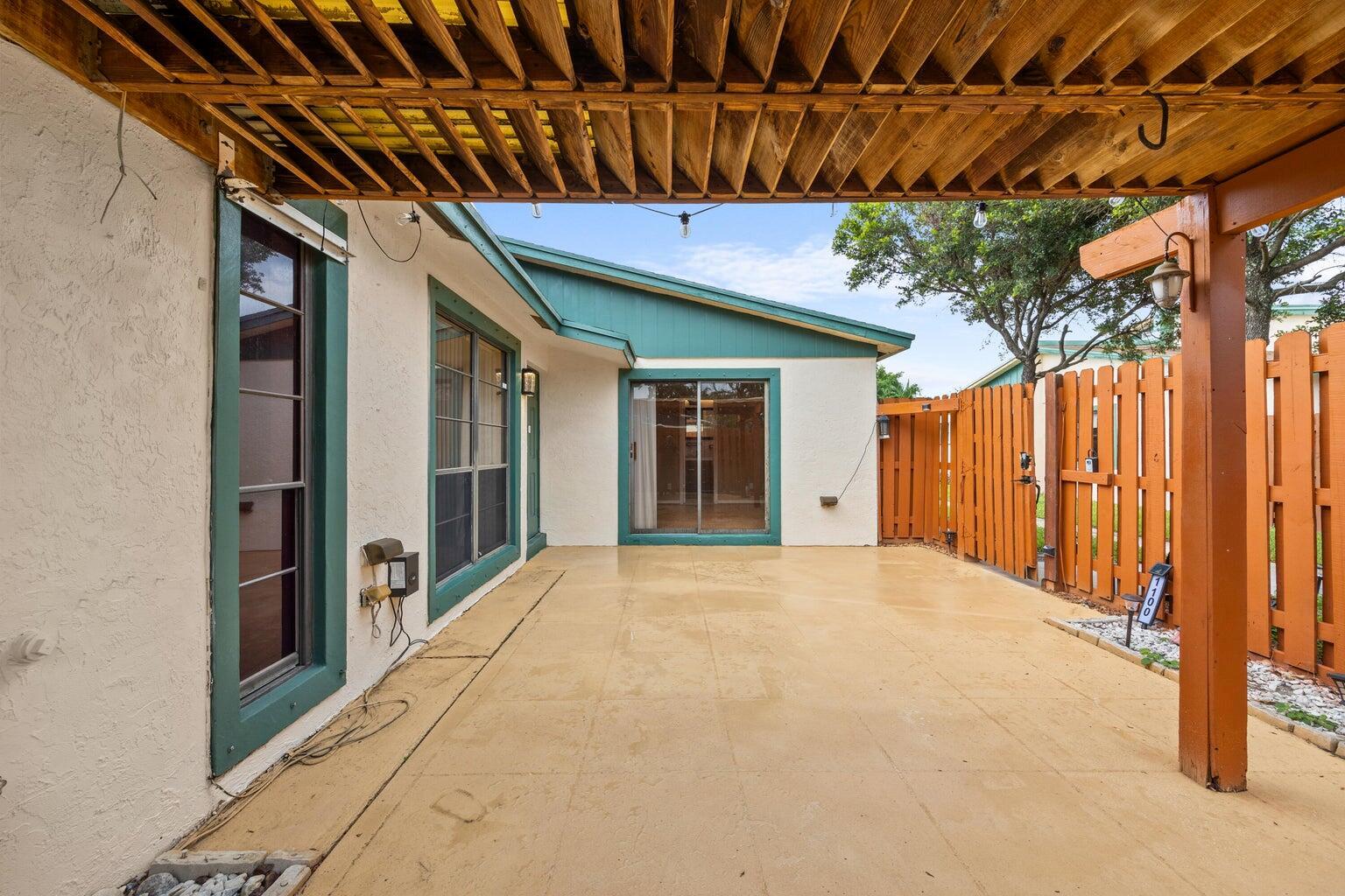 TREE LAKE - Residential Lease
