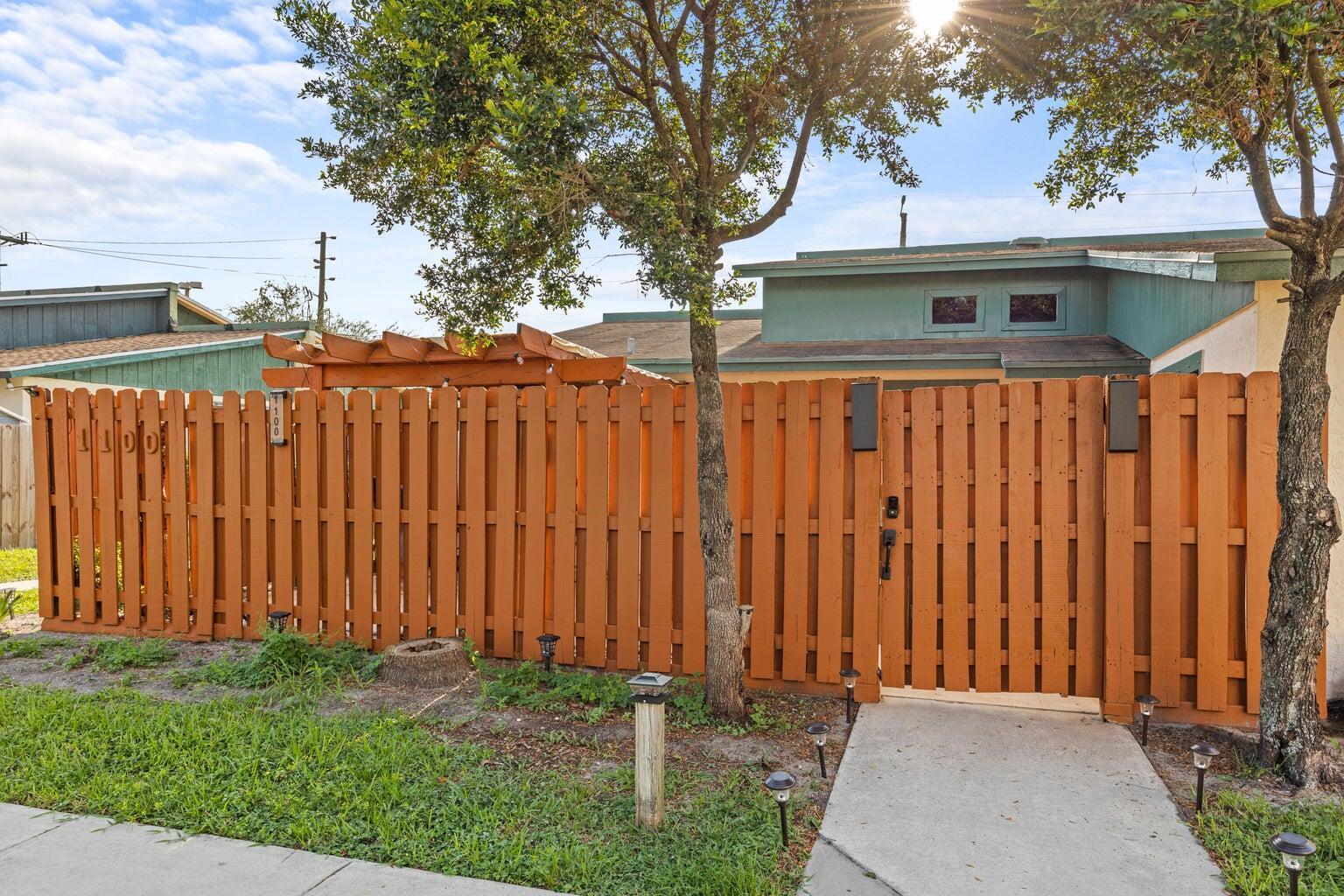 TREE LAKE - Residential Lease