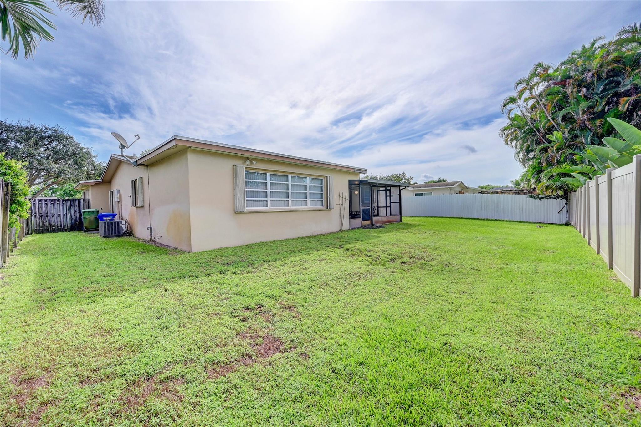 Pembroke Lakes Sec 1 76-4 - Residential