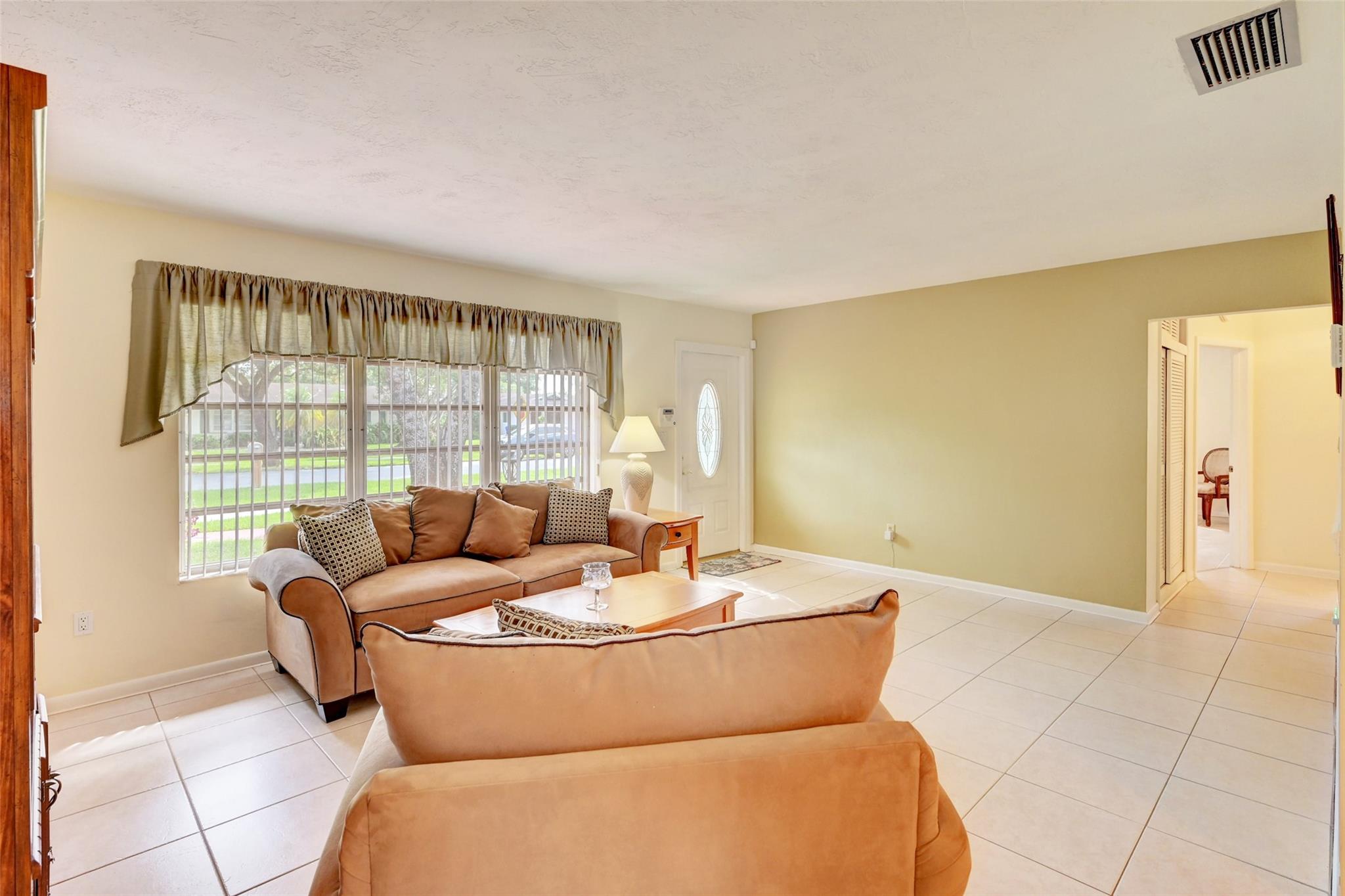 Pembroke Lakes Sec 1 76-4 - Residential