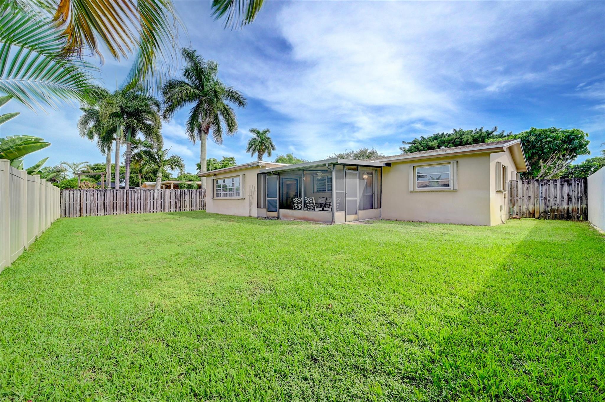 Pembroke Lakes Sec 1 76-4 - Residential