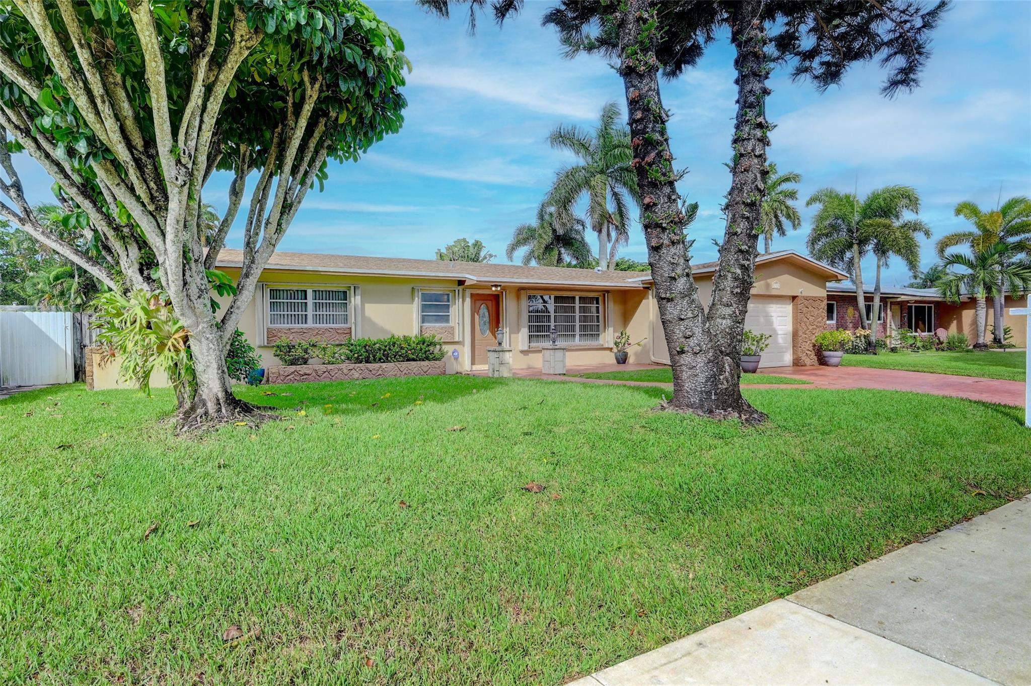 Pembroke Lakes Sec 1 76-4 - Residential