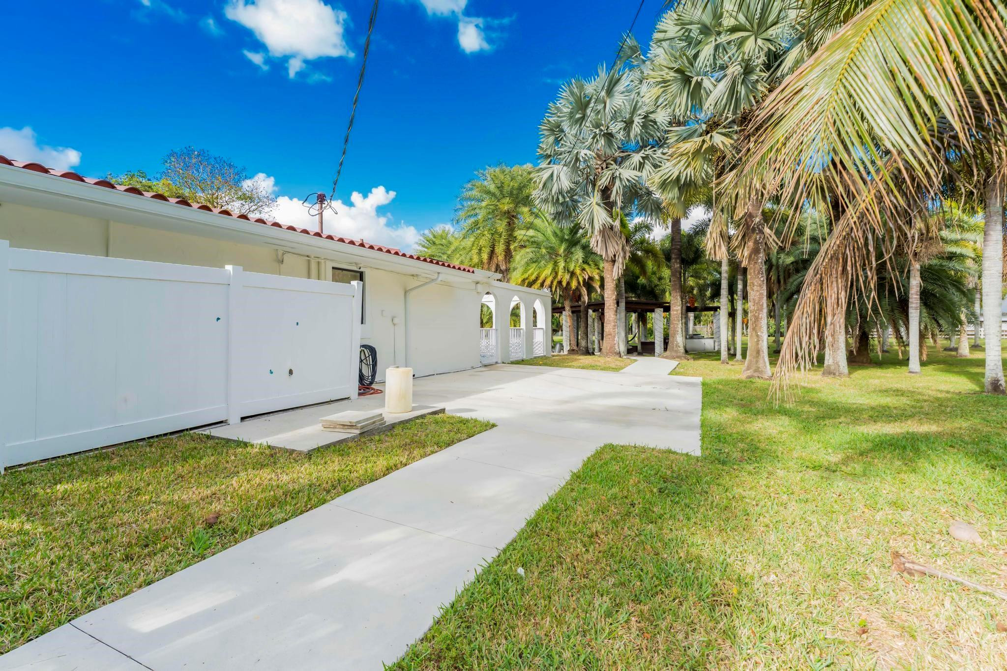 Chambers Sub Sw1/4 1-5b B - Residential Lease