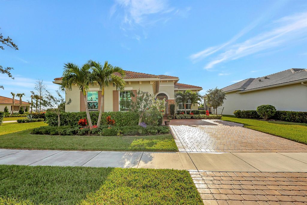 Photo of 11250 SW Lunata Way, Port Saint Lucie, FL 34987 (MLS # R10937664)