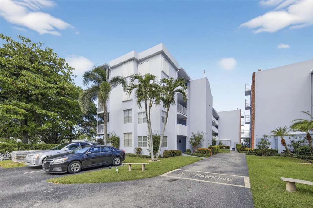 Photo of 1820 New Palm Way #306, Boynton Beach, FL 33435 (MLS # B26050713)