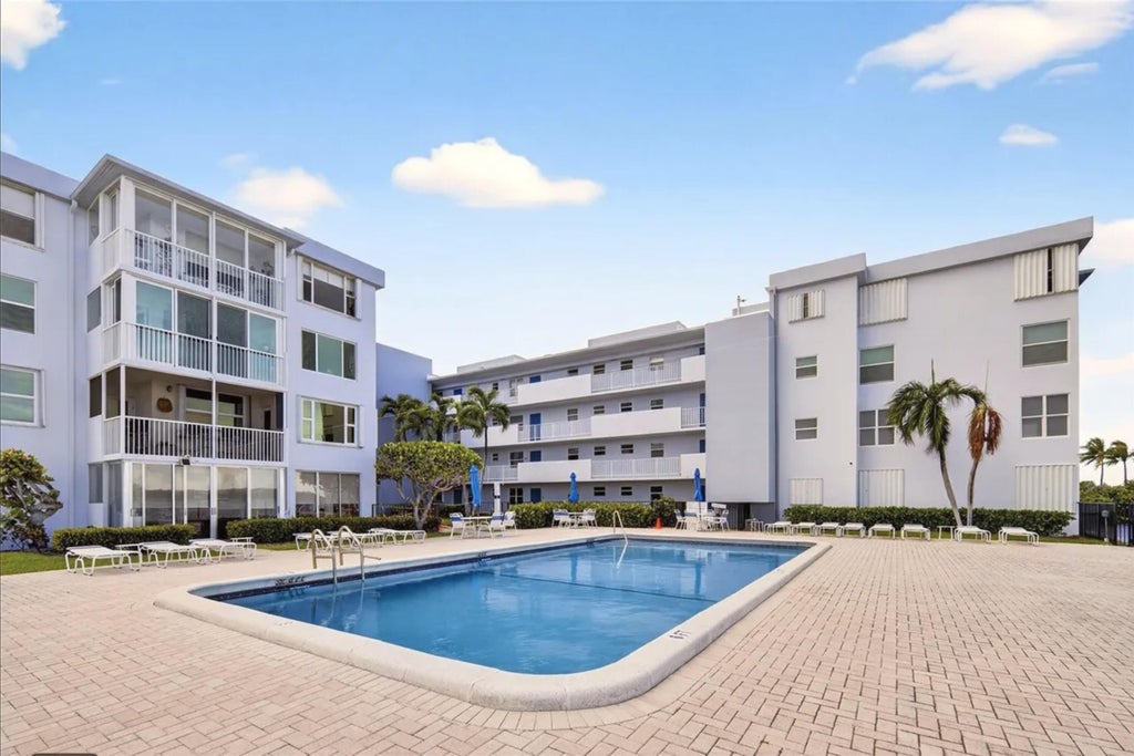 Photo of 1820 New Palm Way #306, Boynton Beach, FL 33435 (MLS # B26050713)