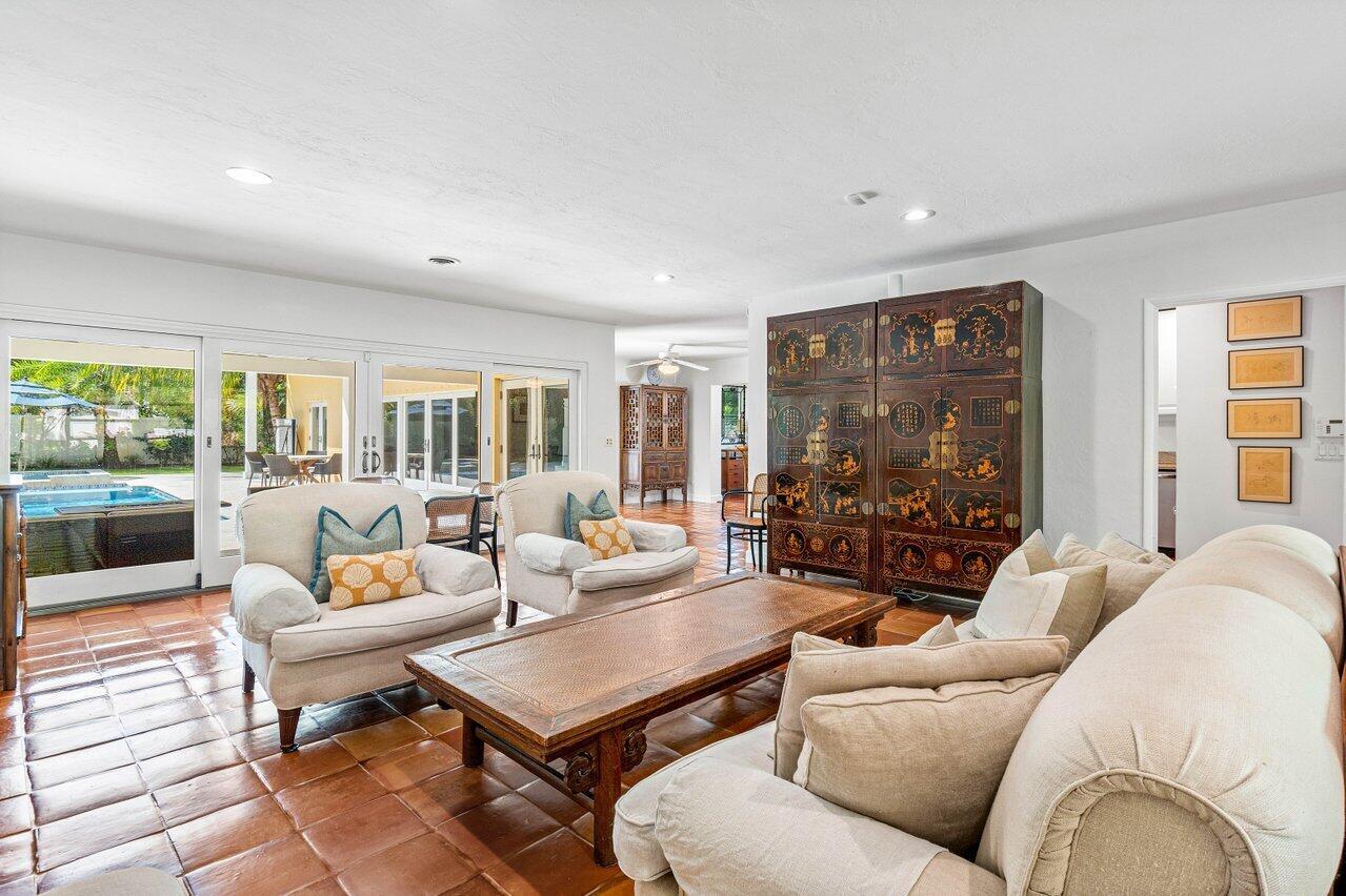 310 NW 18th Street