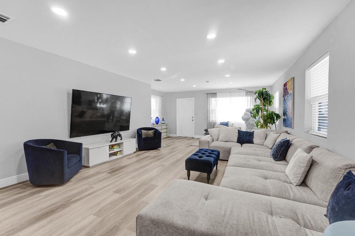 SOUTH HOLLYWOOD AMD PLAT - Residential Lease