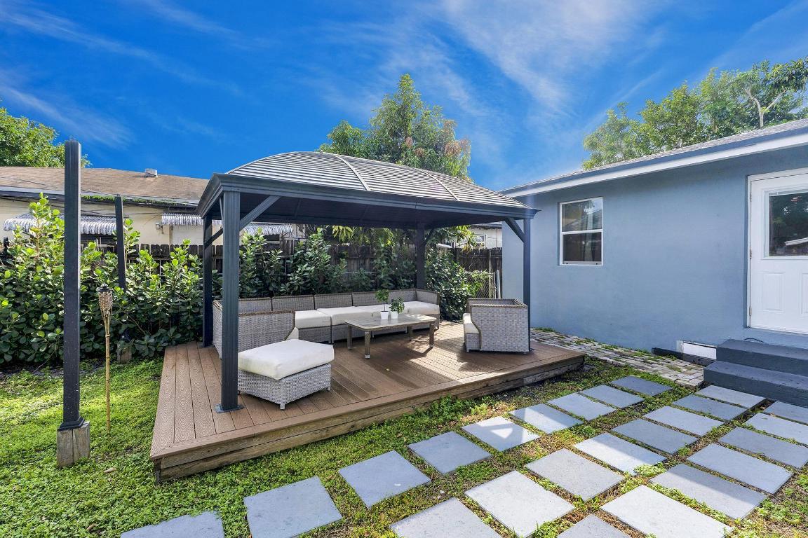 SOUTH HOLLYWOOD AMD PLAT - Residential Lease