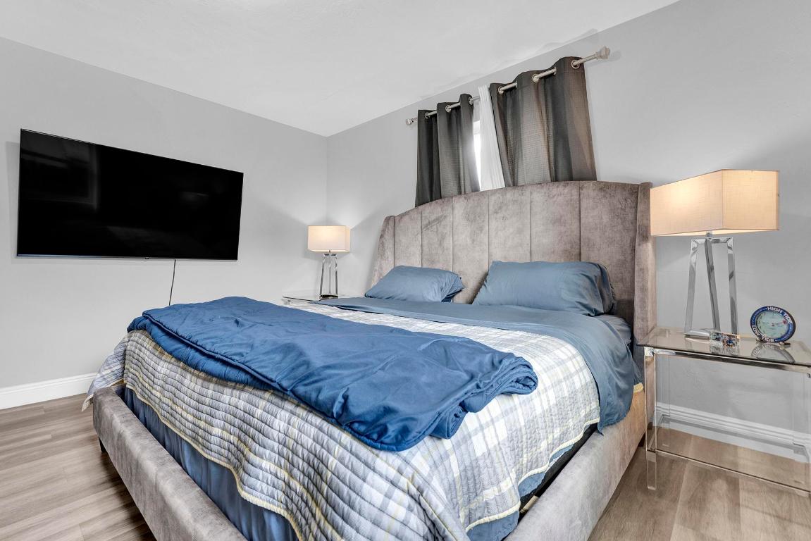 SOUTH HOLLYWOOD AMD PLAT - Residential Lease