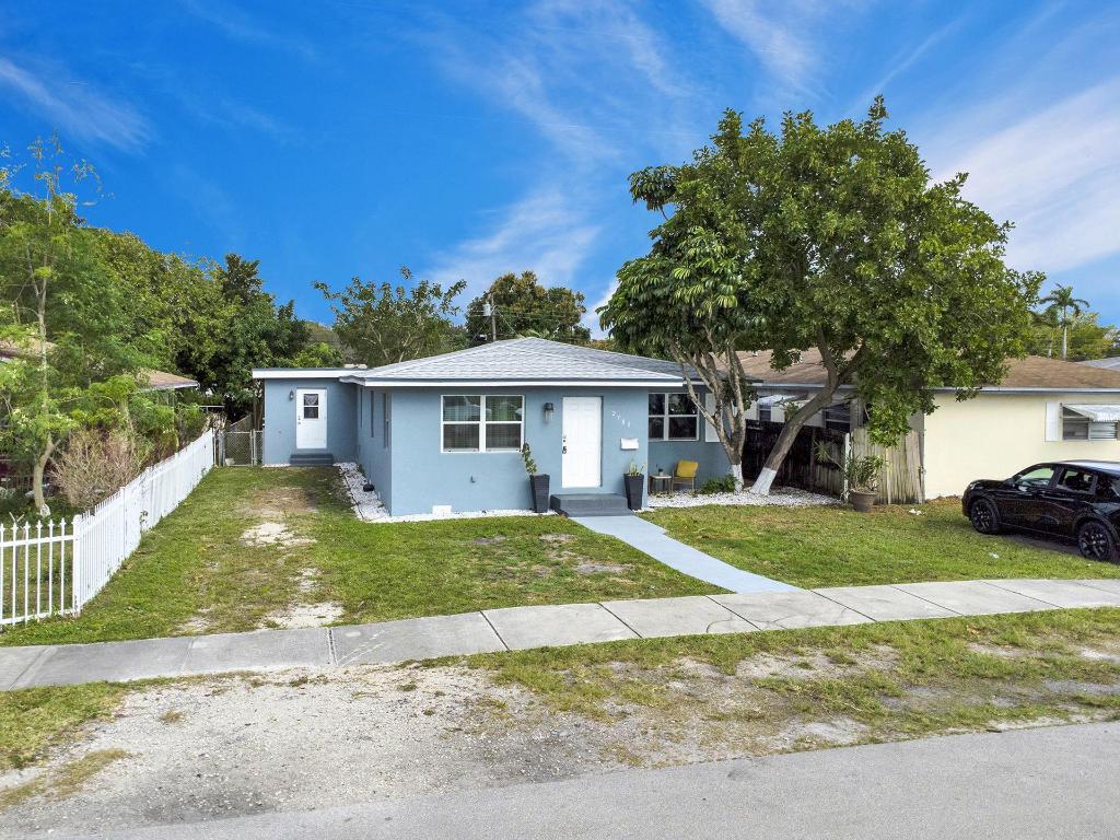 SOUTH HOLLYWOOD AMD PLAT - Residential Lease