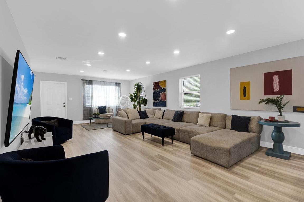 SOUTH HOLLYWOOD AMD PLAT - Residential Lease