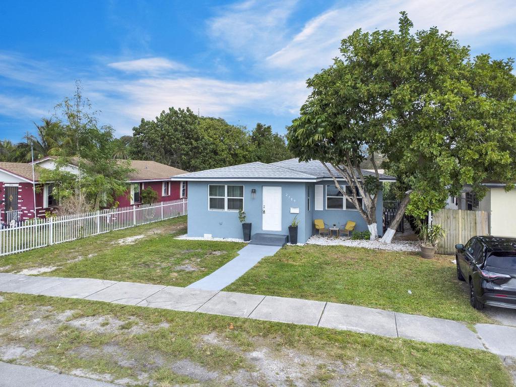 SOUTH HOLLYWOOD AMD PLAT - Residential Lease