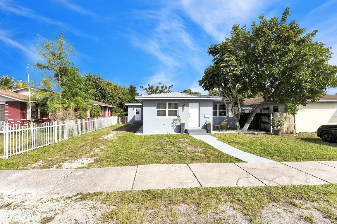 SOUTH HOLLYWOOD AMD PLAT - Residential Lease