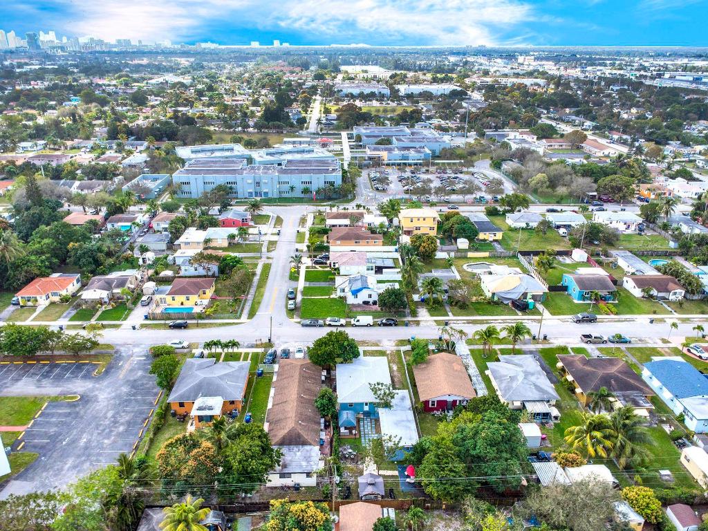 SOUTH HOLLYWOOD AMD PLAT - Residential Lease