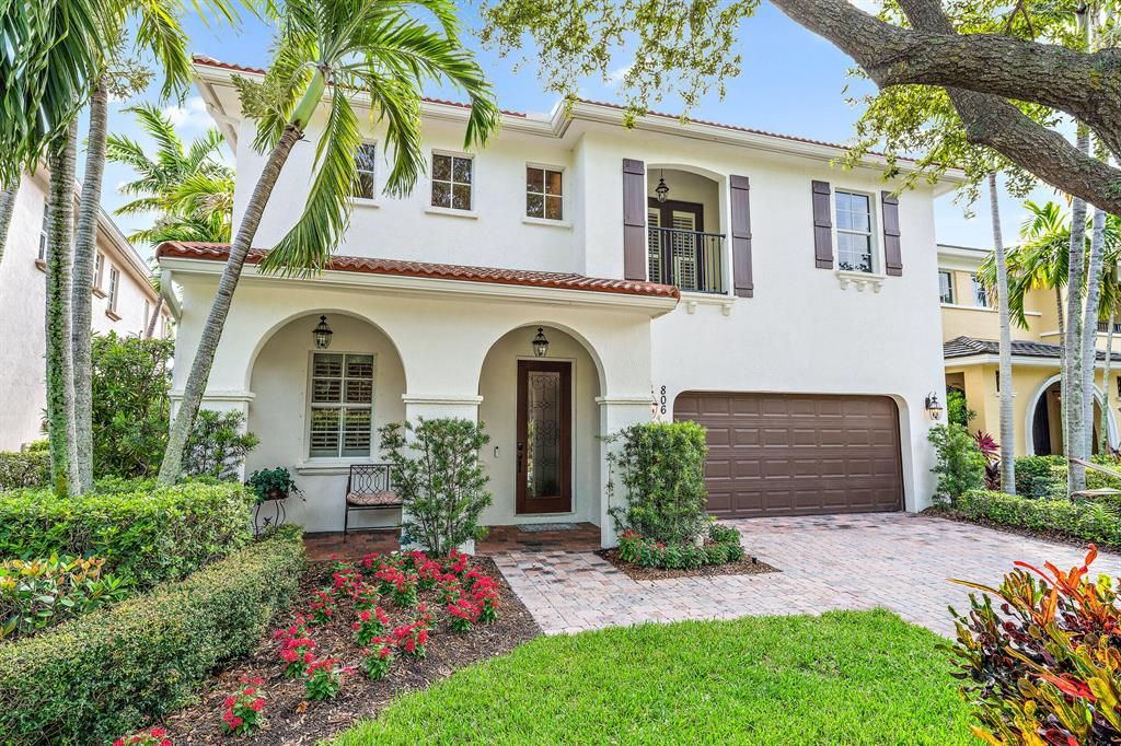 Photo of 806 Lincoln Court Ct, Palm Beach Gardens, FL 33410 (MLS # R10820523)