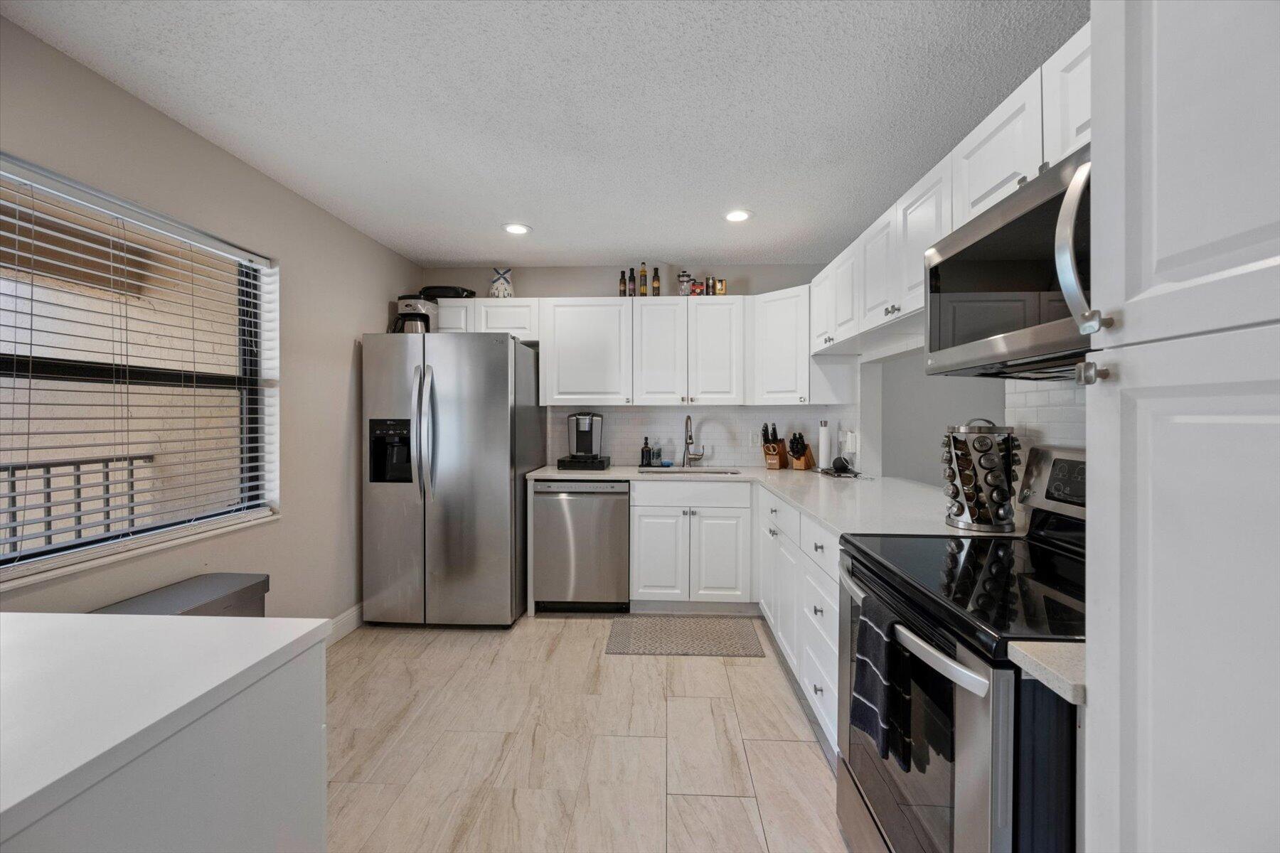 GOLDEN LAKES VILLAGE COND - Residential