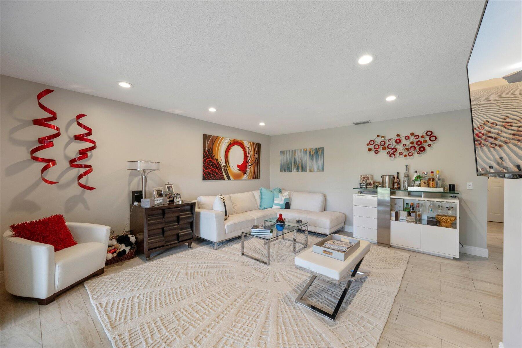 GOLDEN LAKES VILLAGE COND - Residential