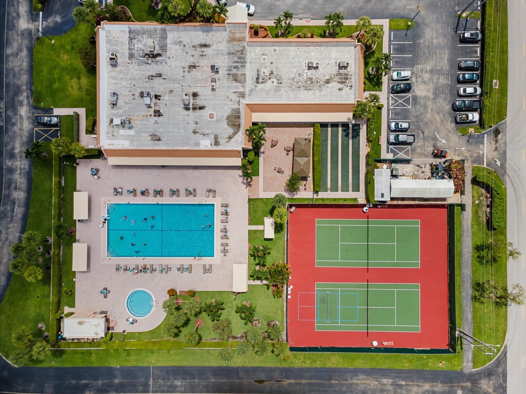 GOLDEN LAKES VILLAGE COND - Residential