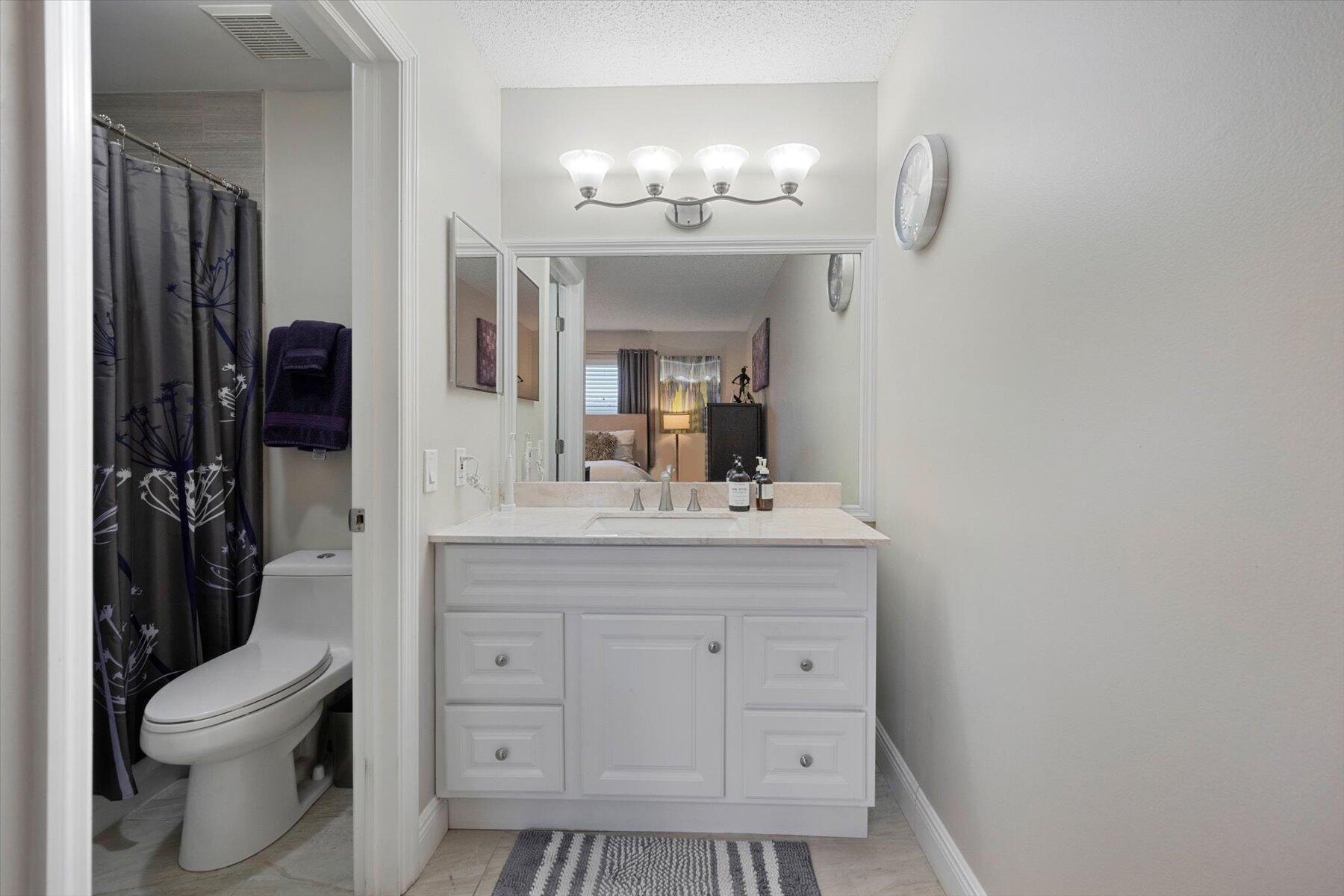 GOLDEN LAKES VILLAGE COND - Residential