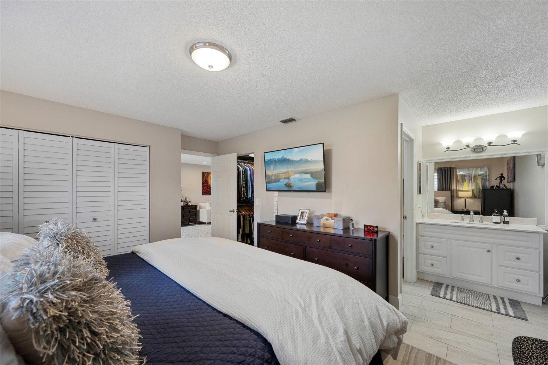GOLDEN LAKES VILLAGE COND - Residential