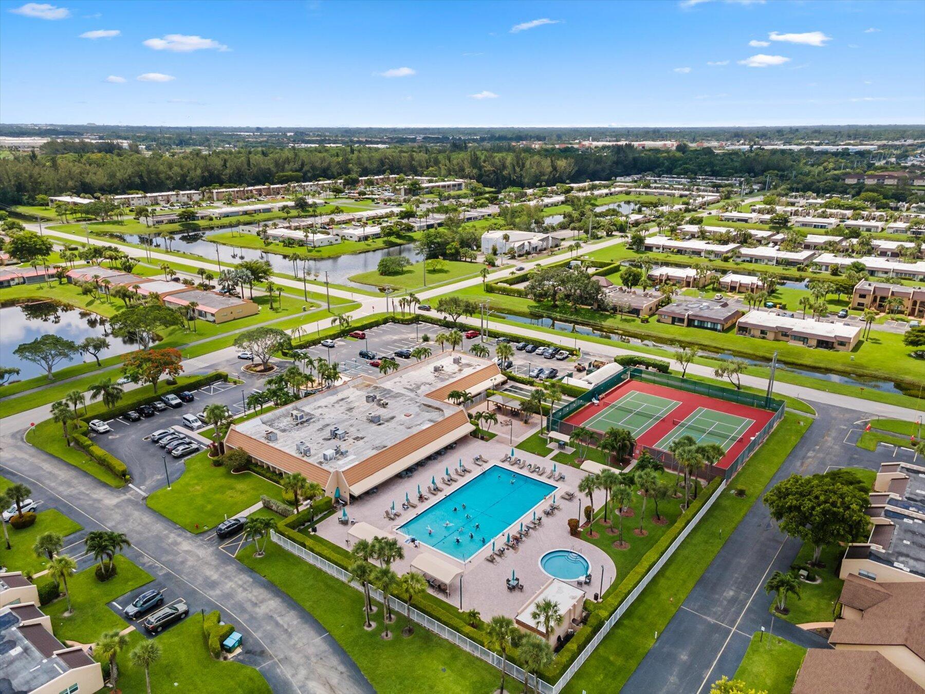 GOLDEN LAKES VILLAGE COND - Residential