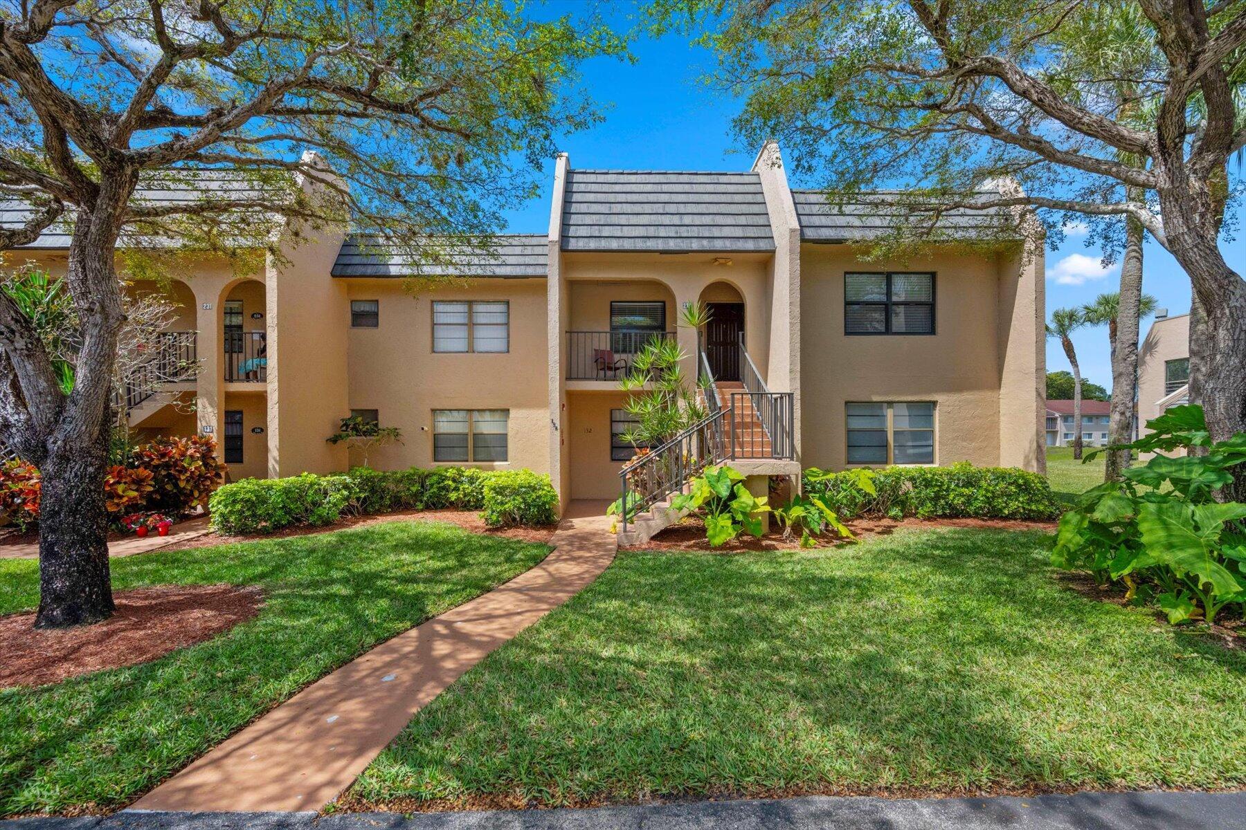 GOLDEN LAKES VILLAGE COND - Residential