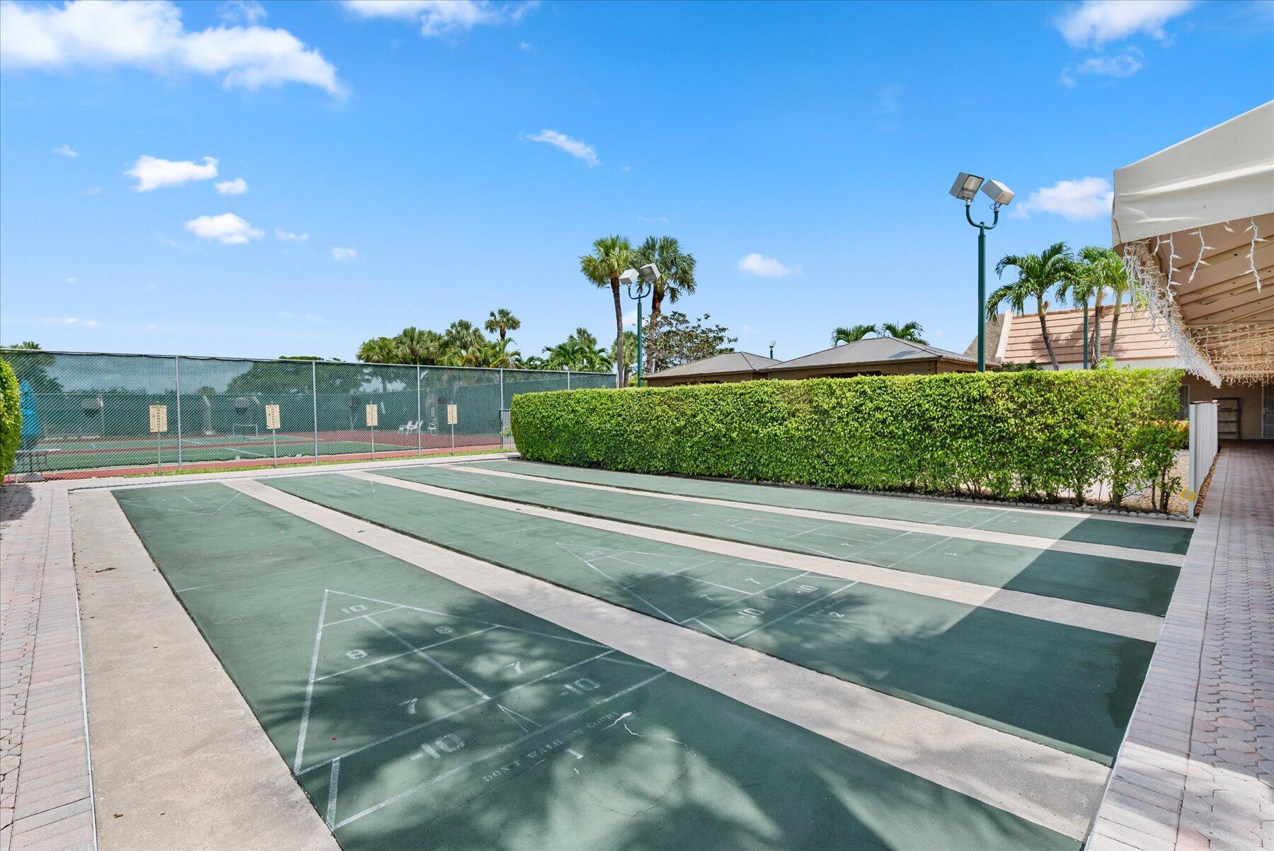 GOLDEN LAKES VILLAGE COND - Residential