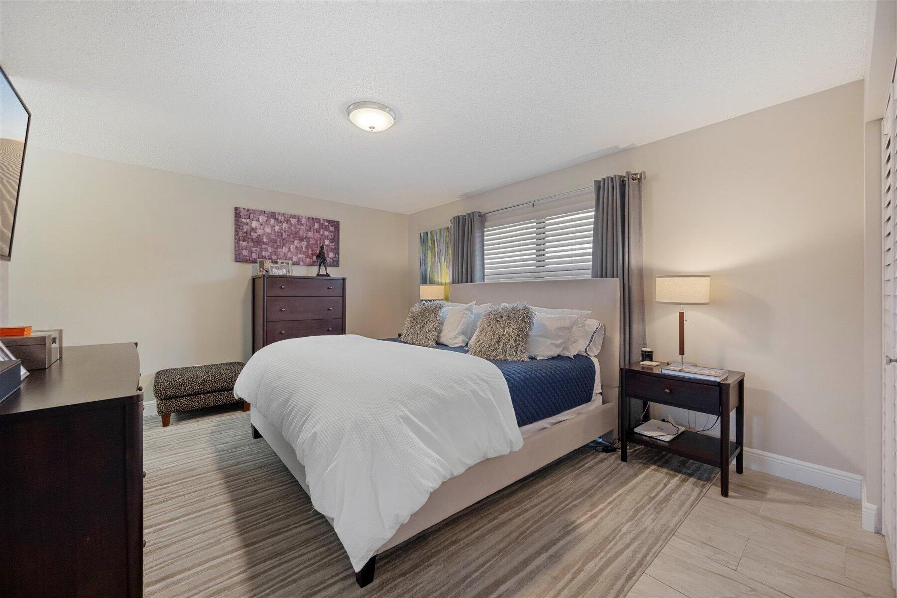 GOLDEN LAKES VILLAGE CONDO R - Residential
