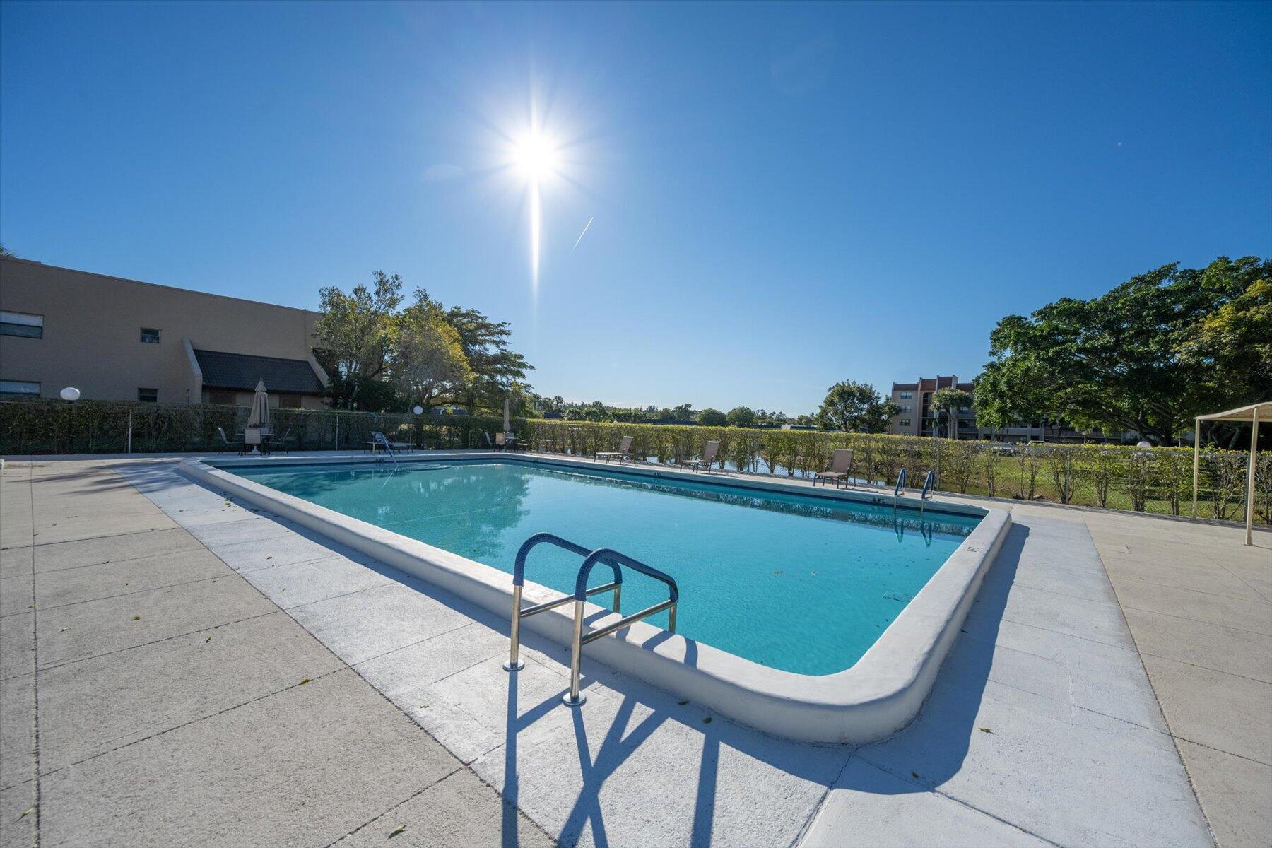 GOLDEN LAKES VILLAGE COND - Residential