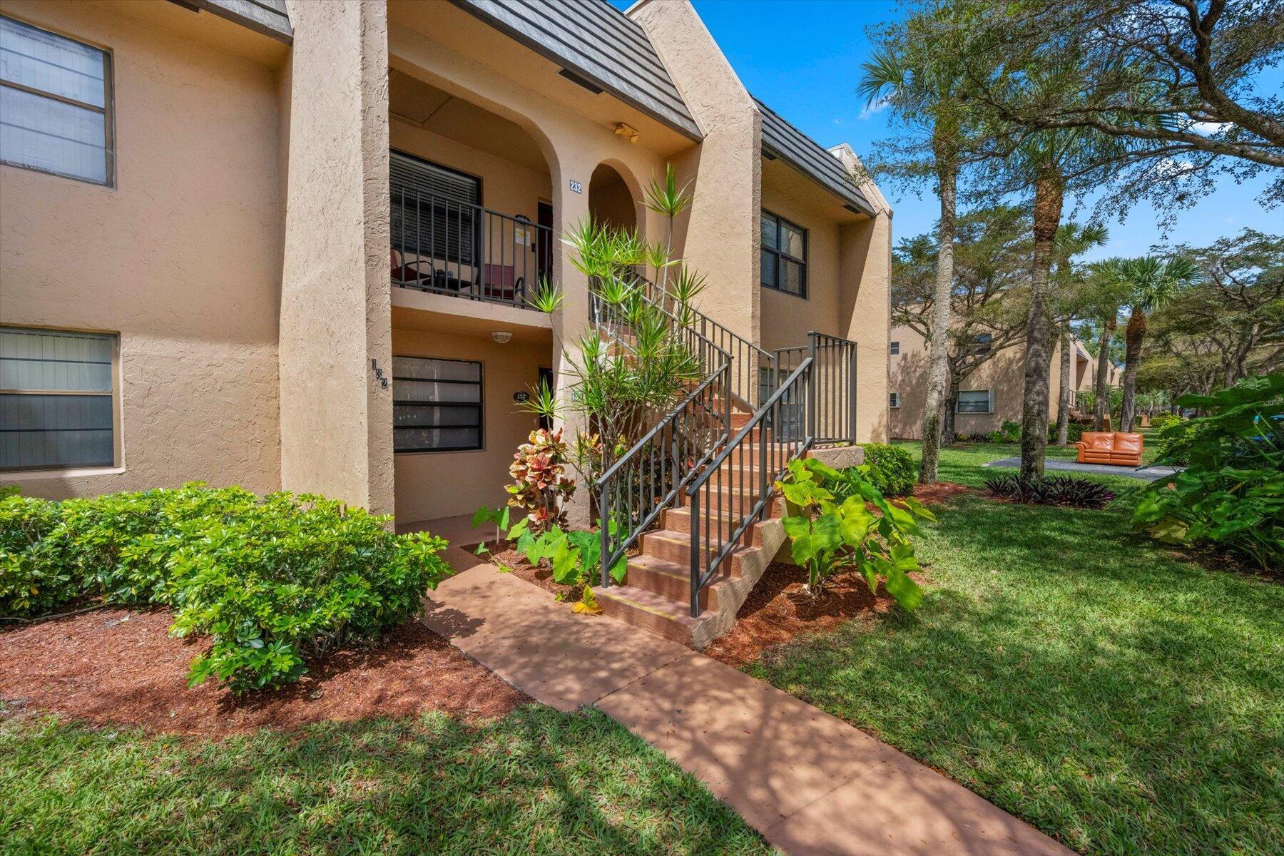 GOLDEN LAKES VILLAGE COND - Residential