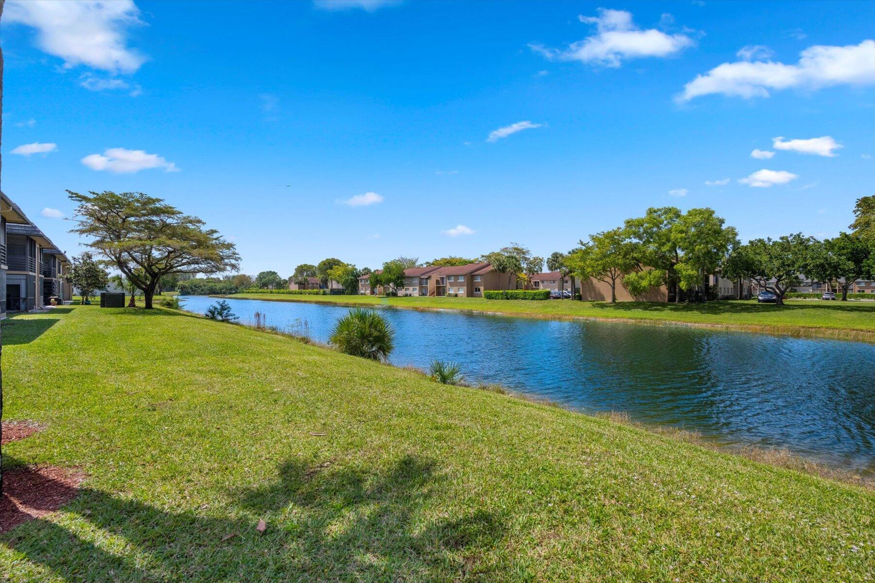GOLDEN LAKES VILLAGE COND - Residential