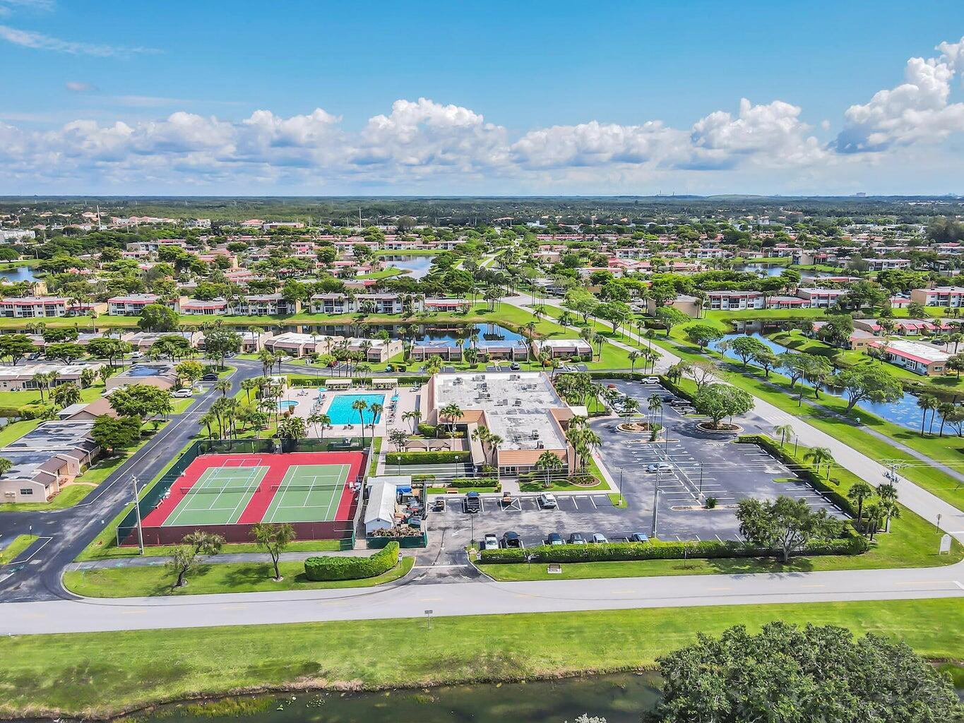 GOLDEN LAKES VILLAGE COND - Residential