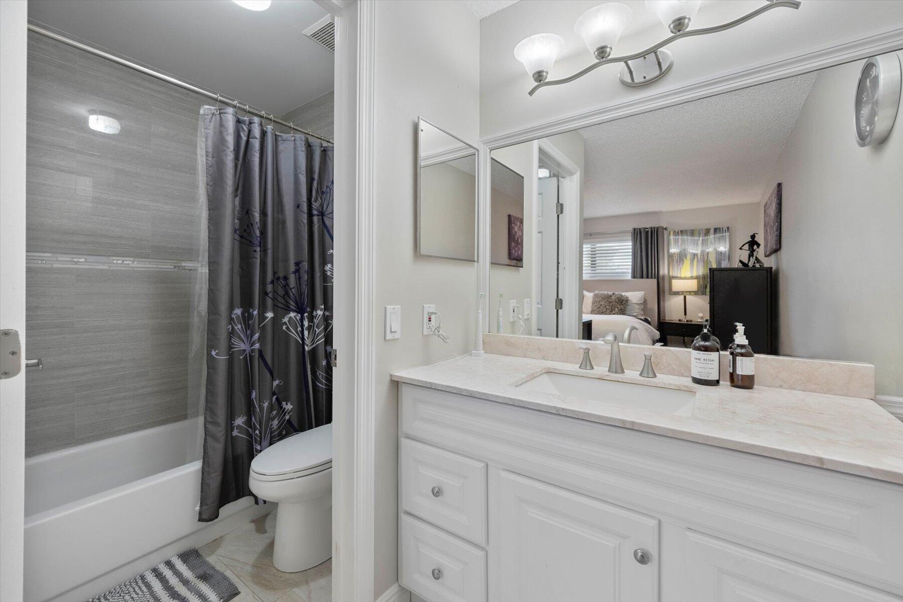 GOLDEN LAKES VILLAGE COND - Residential