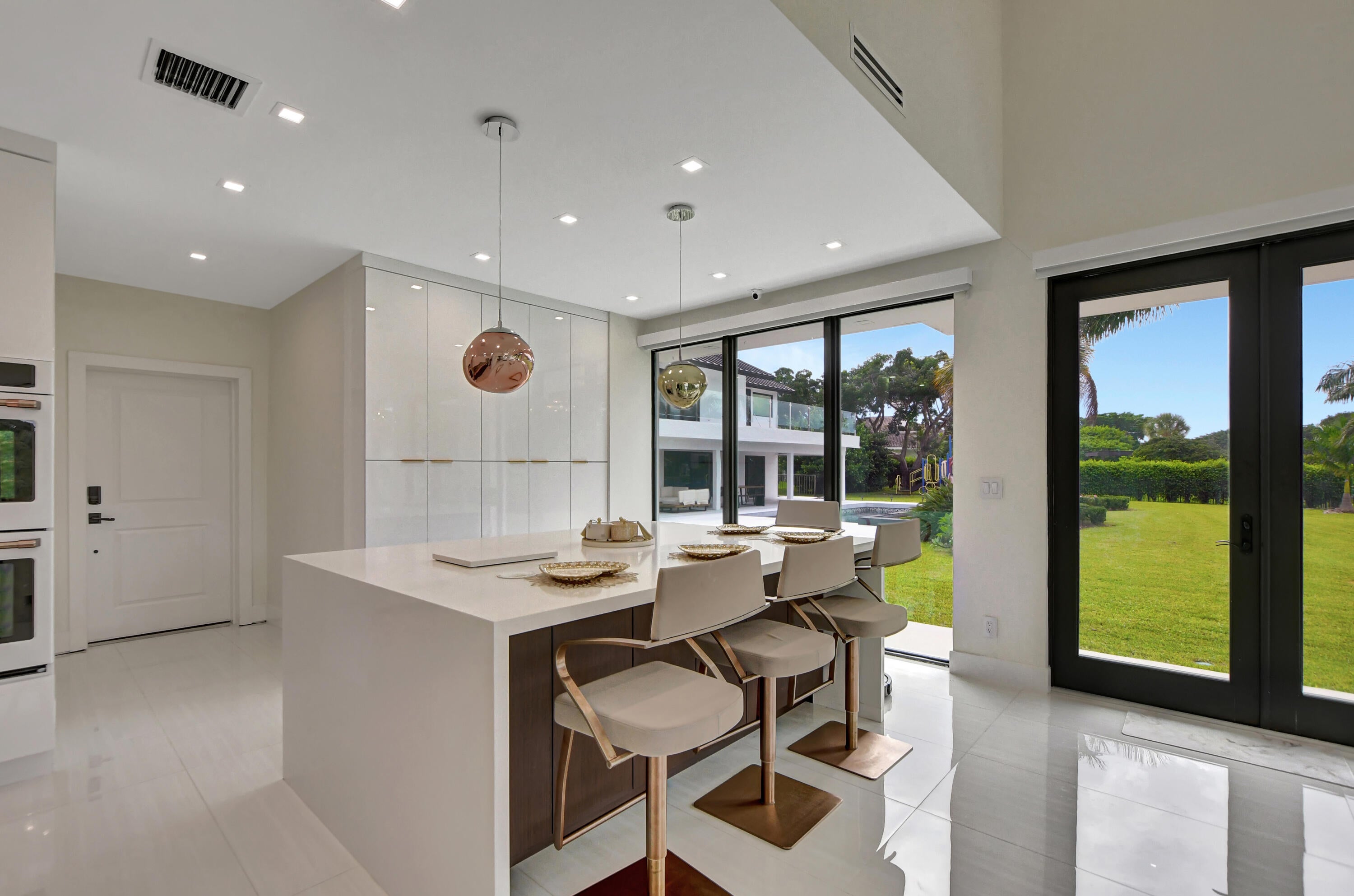 10385 Avenida Del Rio