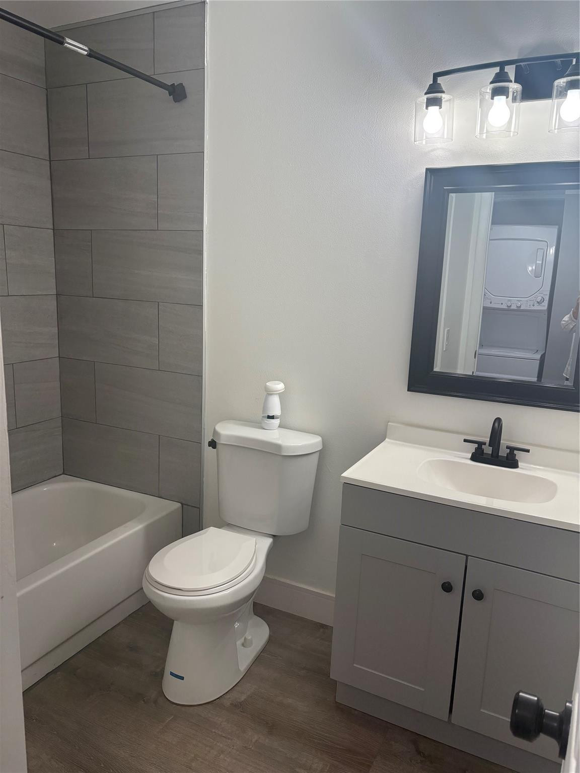 COURTYARD CONDOMINIUMS - Residential Lease