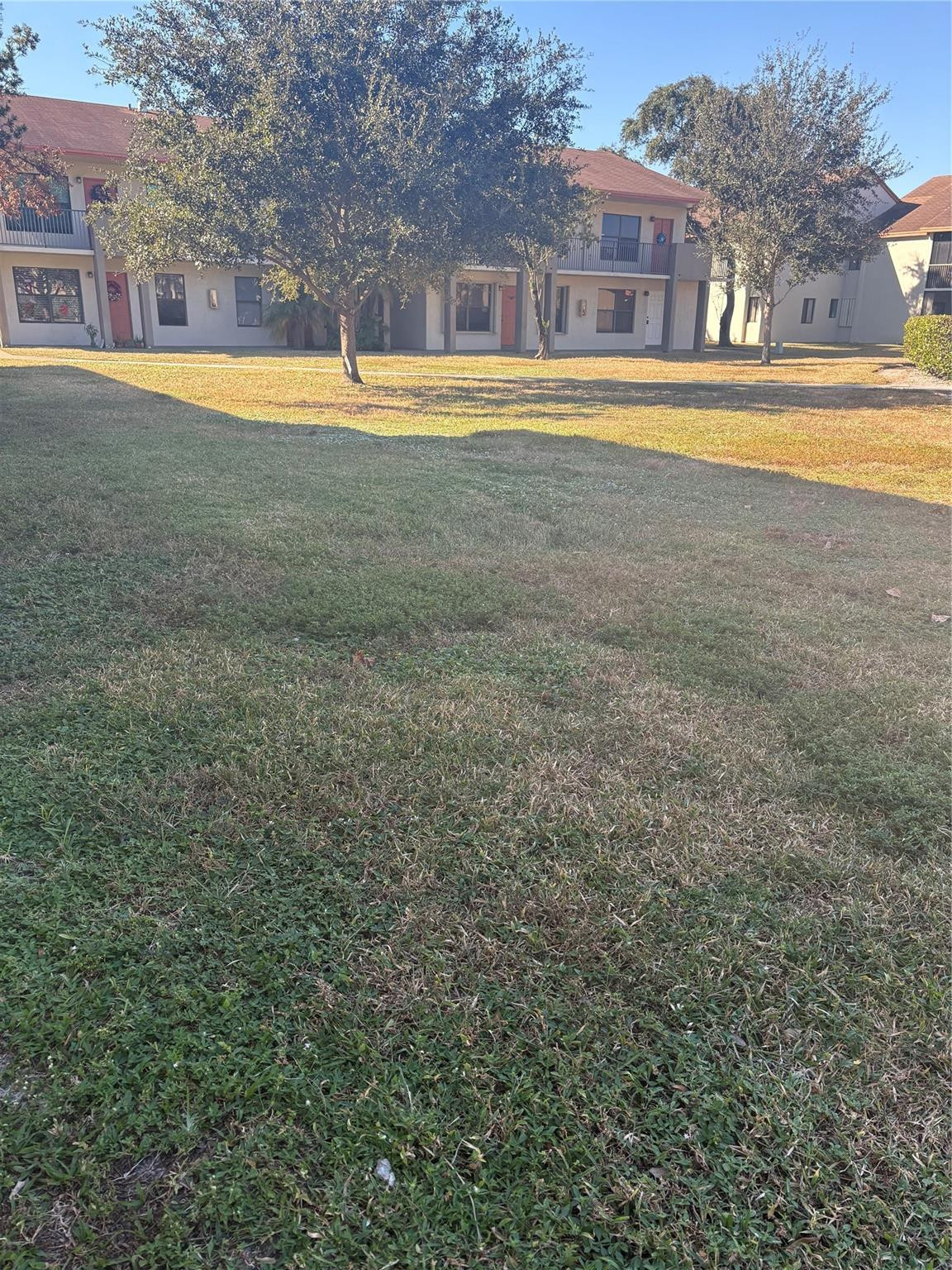 COURTYARD CONDOMINIUMS - Residential Lease