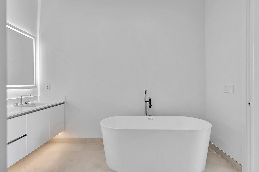 NAUTILUS 220 CONDO - Residential Lease