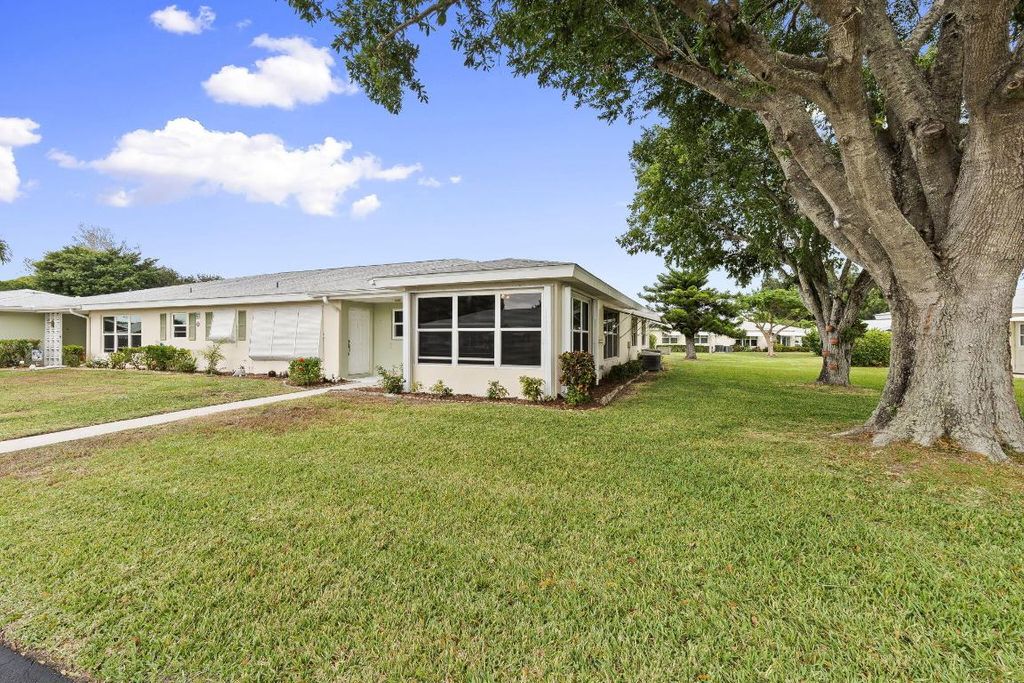 Photo of 422 Sandpiper Drive #D, Fort Pierce, FL 34982 (MLS # R11147981)