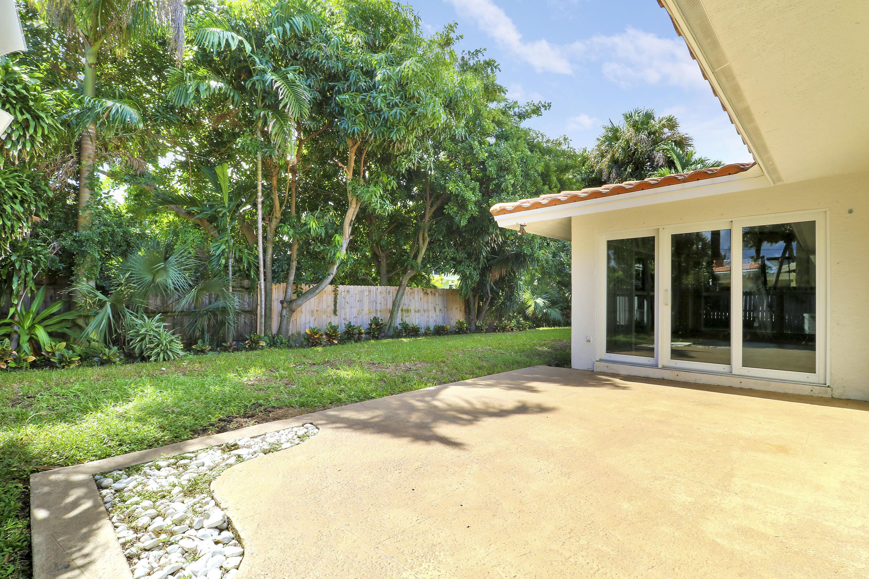 LIGHTHOUSE POINT FIRST SEC - Residential Lease