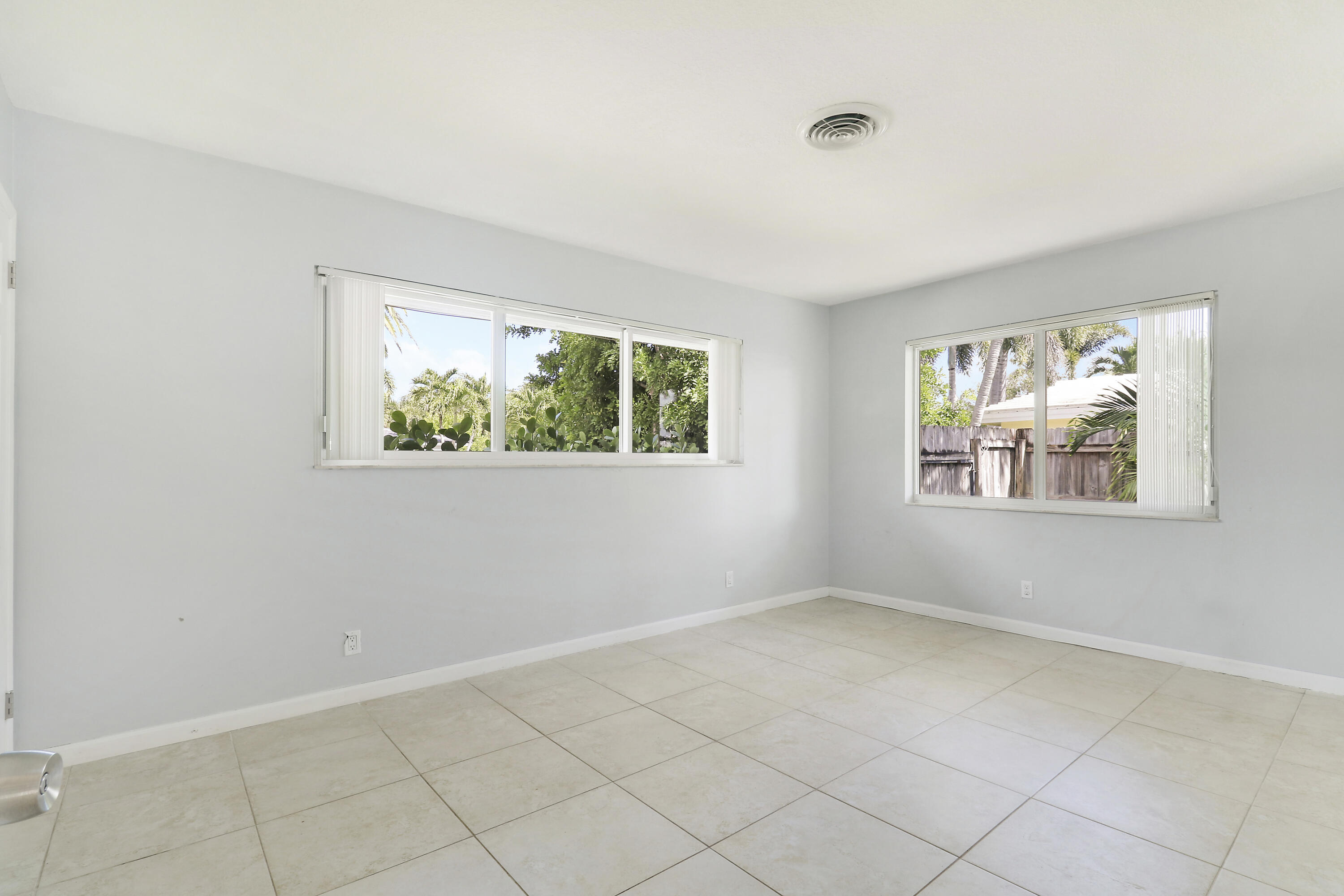 LIGHTHOUSE POINT FIRST SEC - Residential Lease