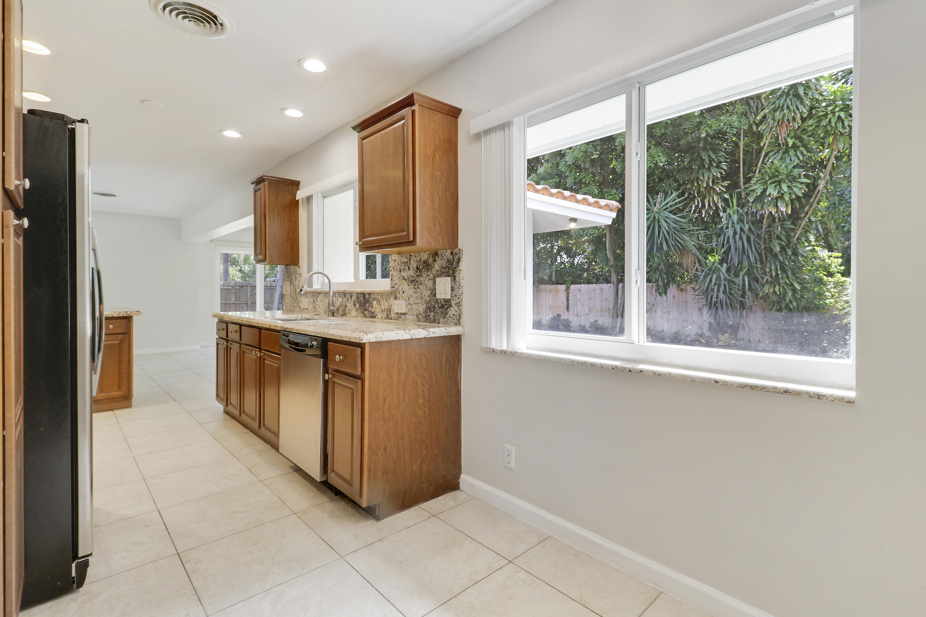 LIGHTHOUSE POINT FIRST SEC - Residential Lease