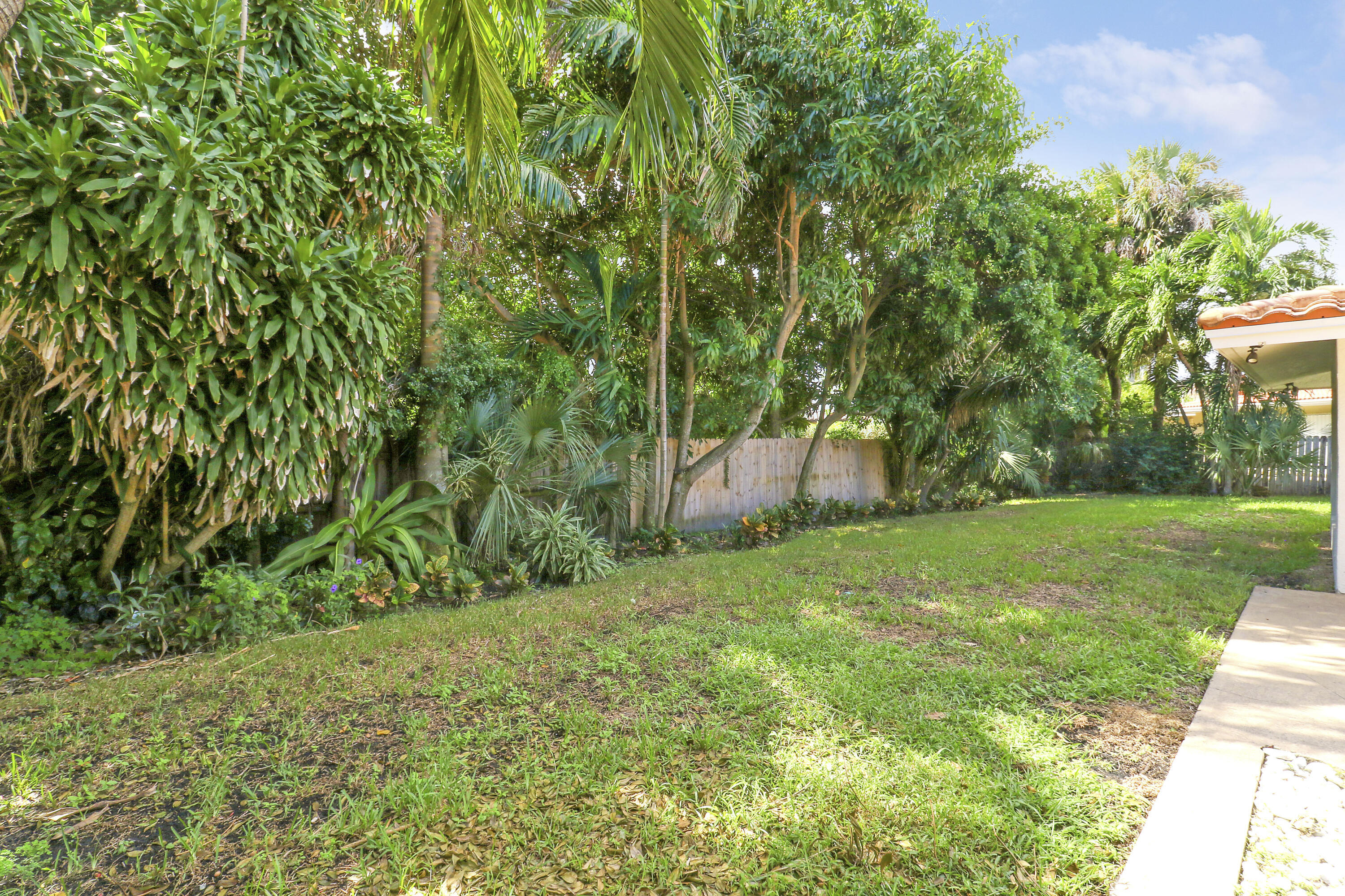 LIGHTHOUSE POINT FIRST SEC - Residential Lease