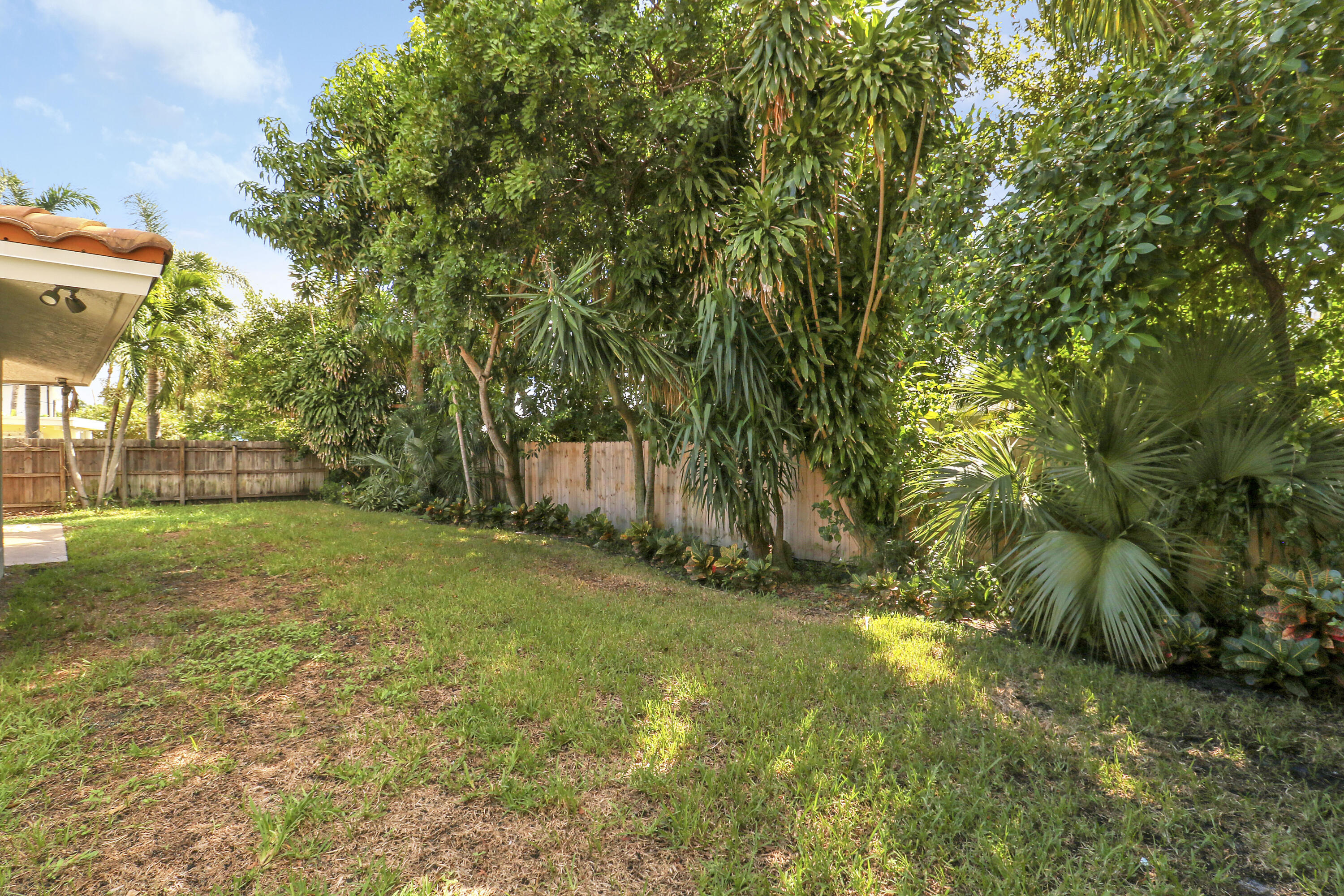 LIGHTHOUSE POINT FIRST SEC - Residential Lease
