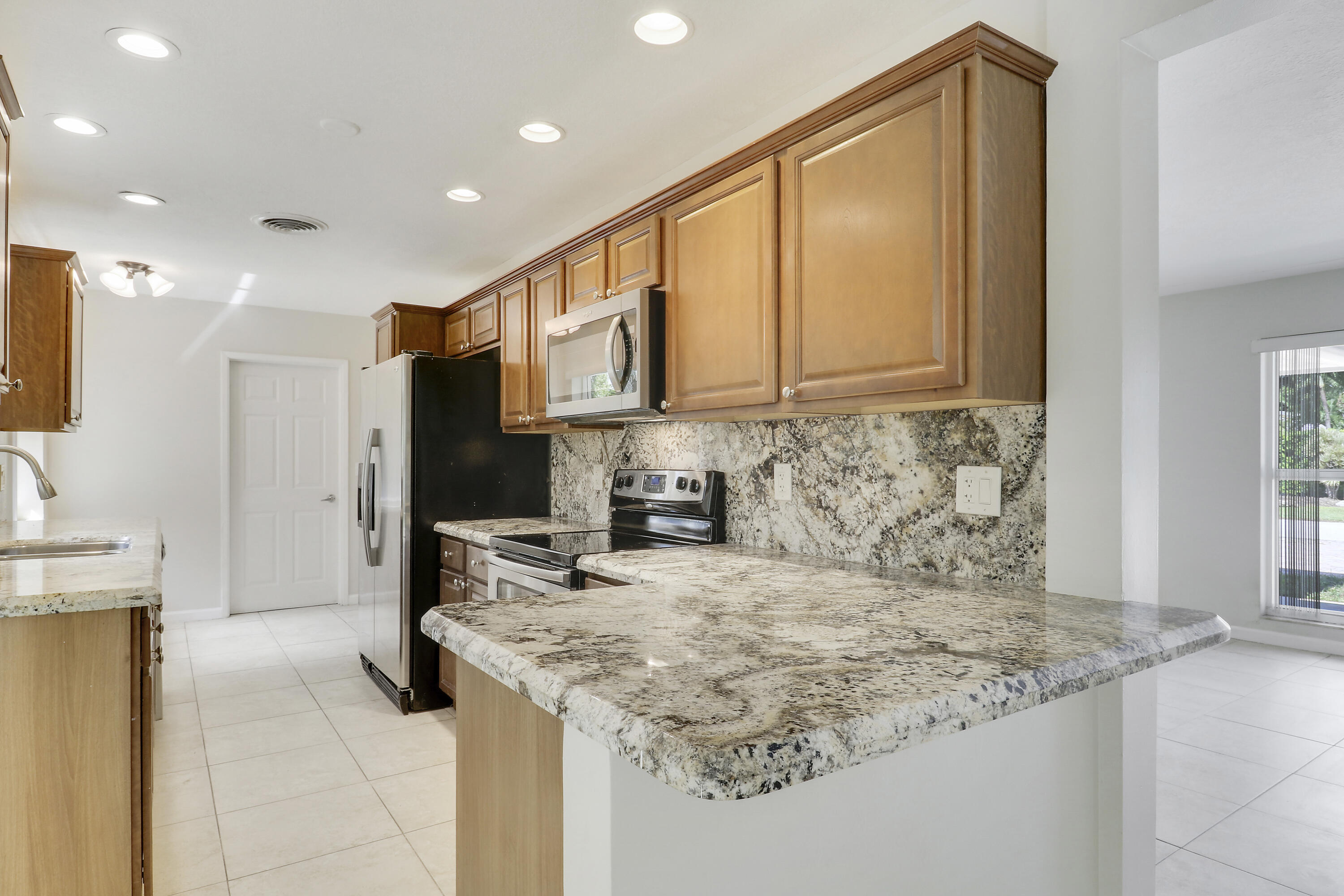 LIGHTHOUSE POINT FIRST SEC - Residential Lease
