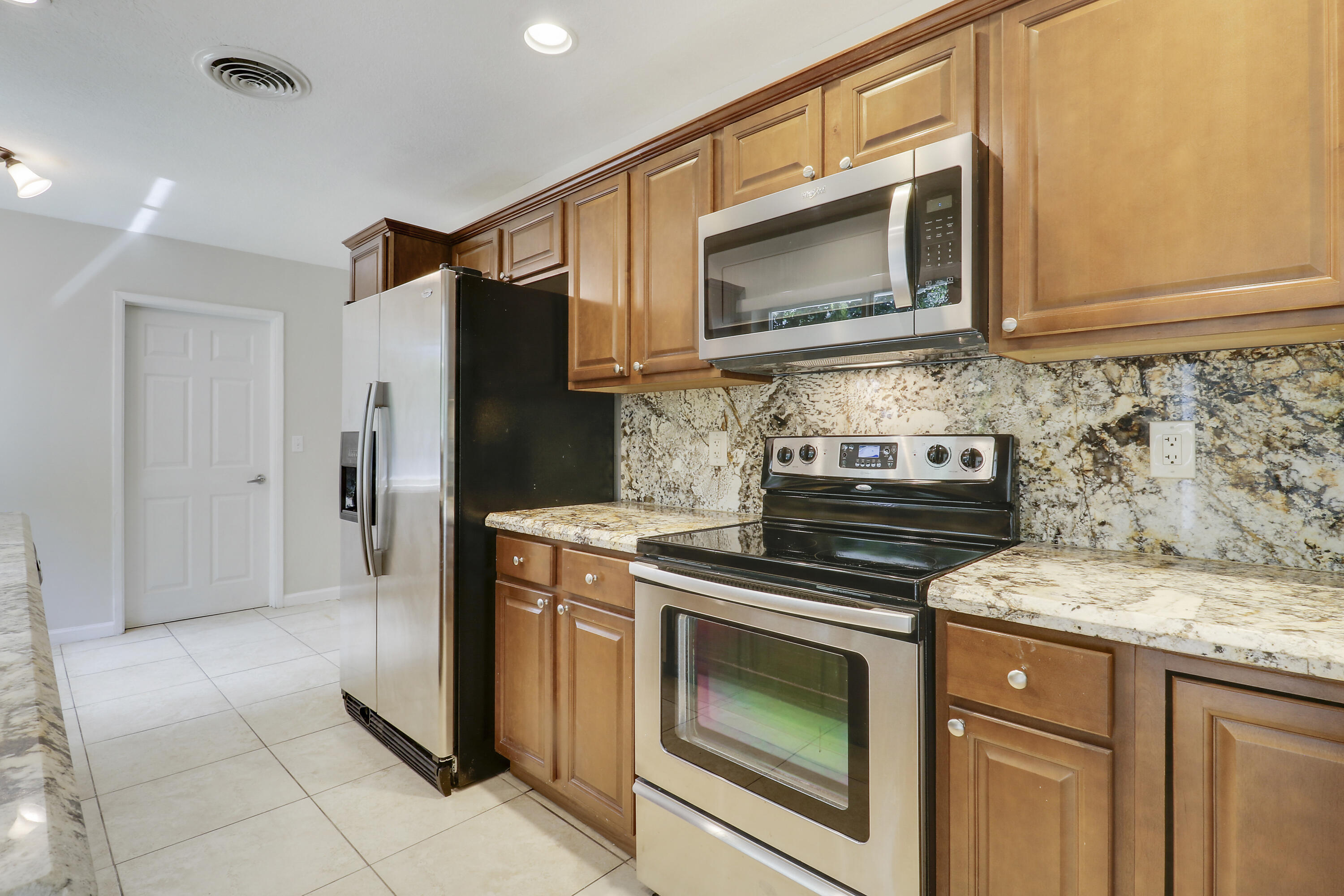LIGHTHOUSE POINT FIRST SEC - Residential Lease