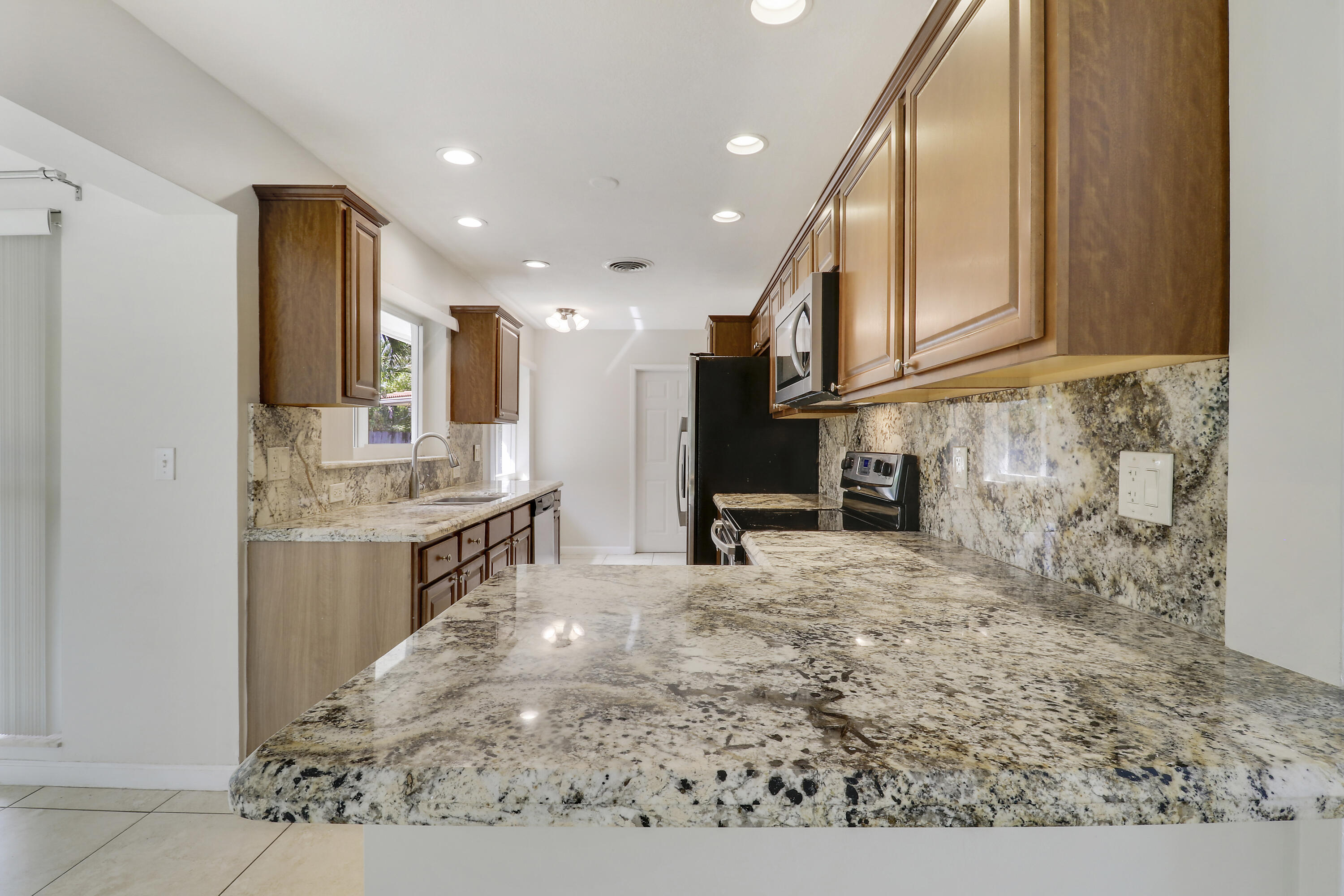 LIGHTHOUSE POINT FIRST SEC - Residential Lease