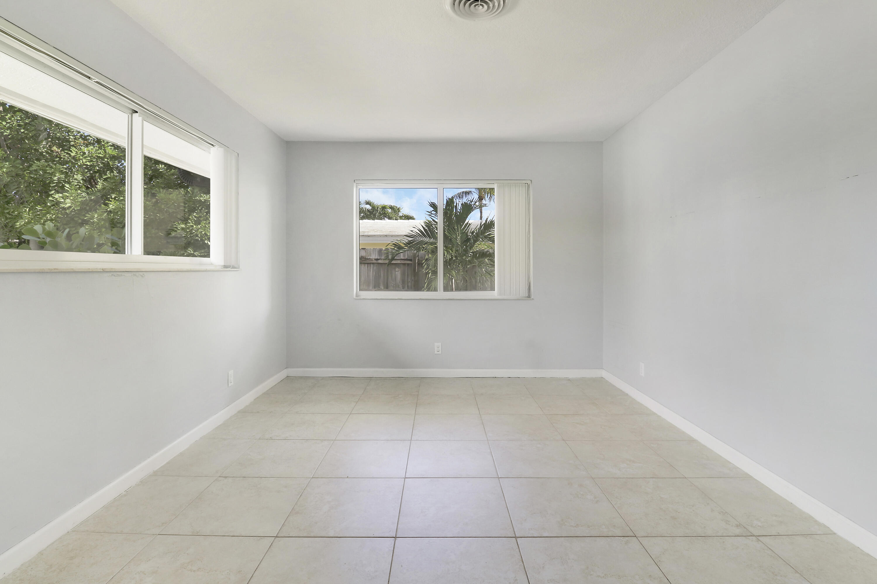 LIGHTHOUSE POINT FIRST SEC - Residential Lease