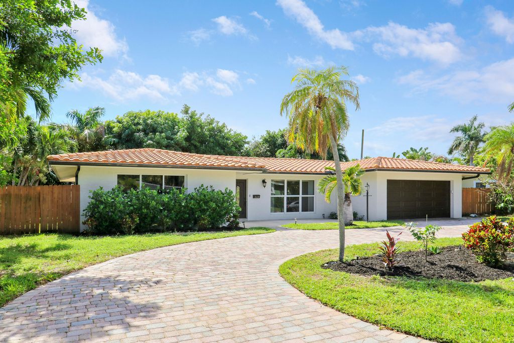 Photo of 2620 NE 25th Street, Lighthouse Point, FL 33064 (MLS # B26028379)