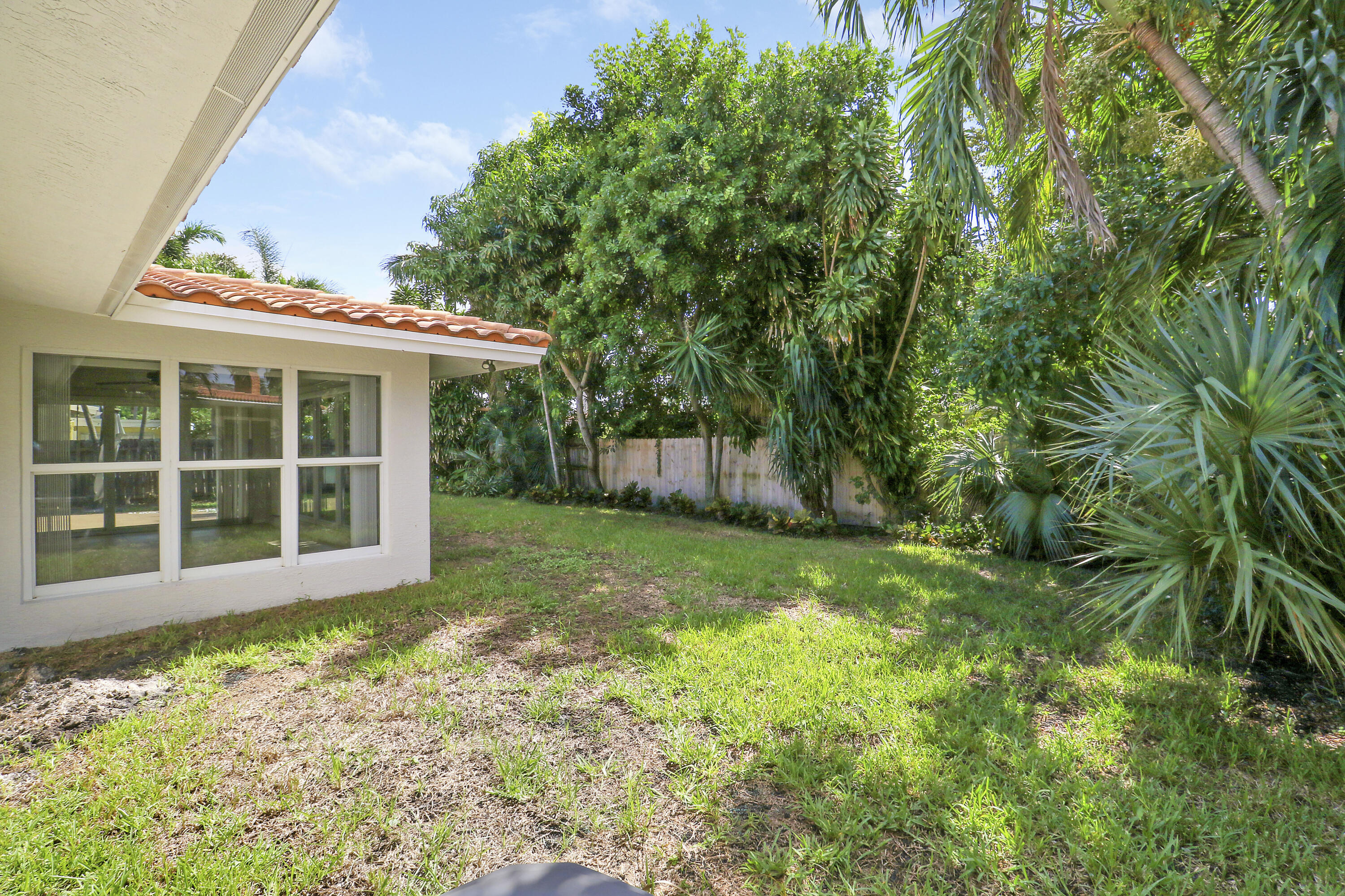LIGHTHOUSE POINT FIRST SEC - Residential Lease